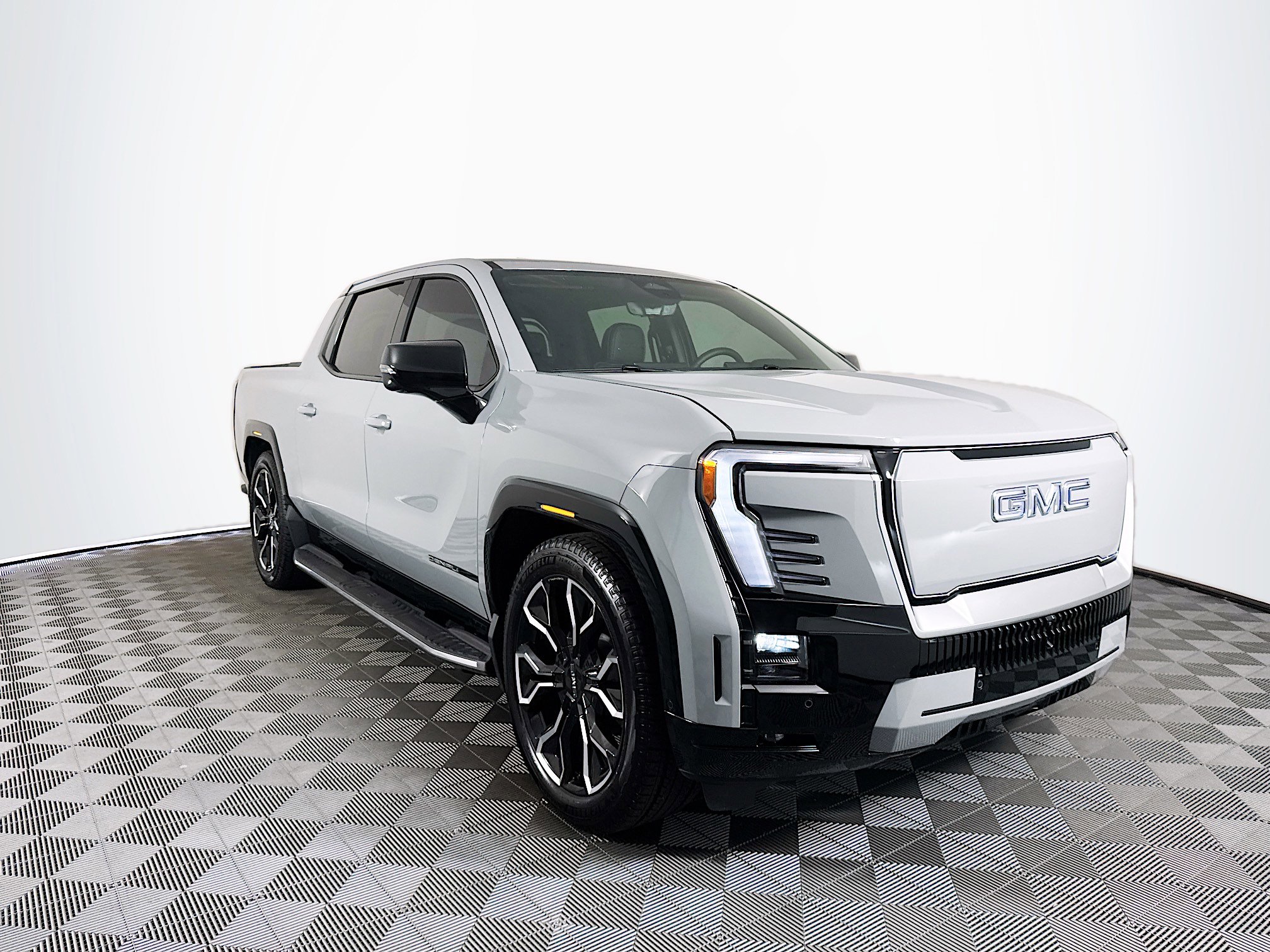 2025 GMC Sierra EV Denali's photo