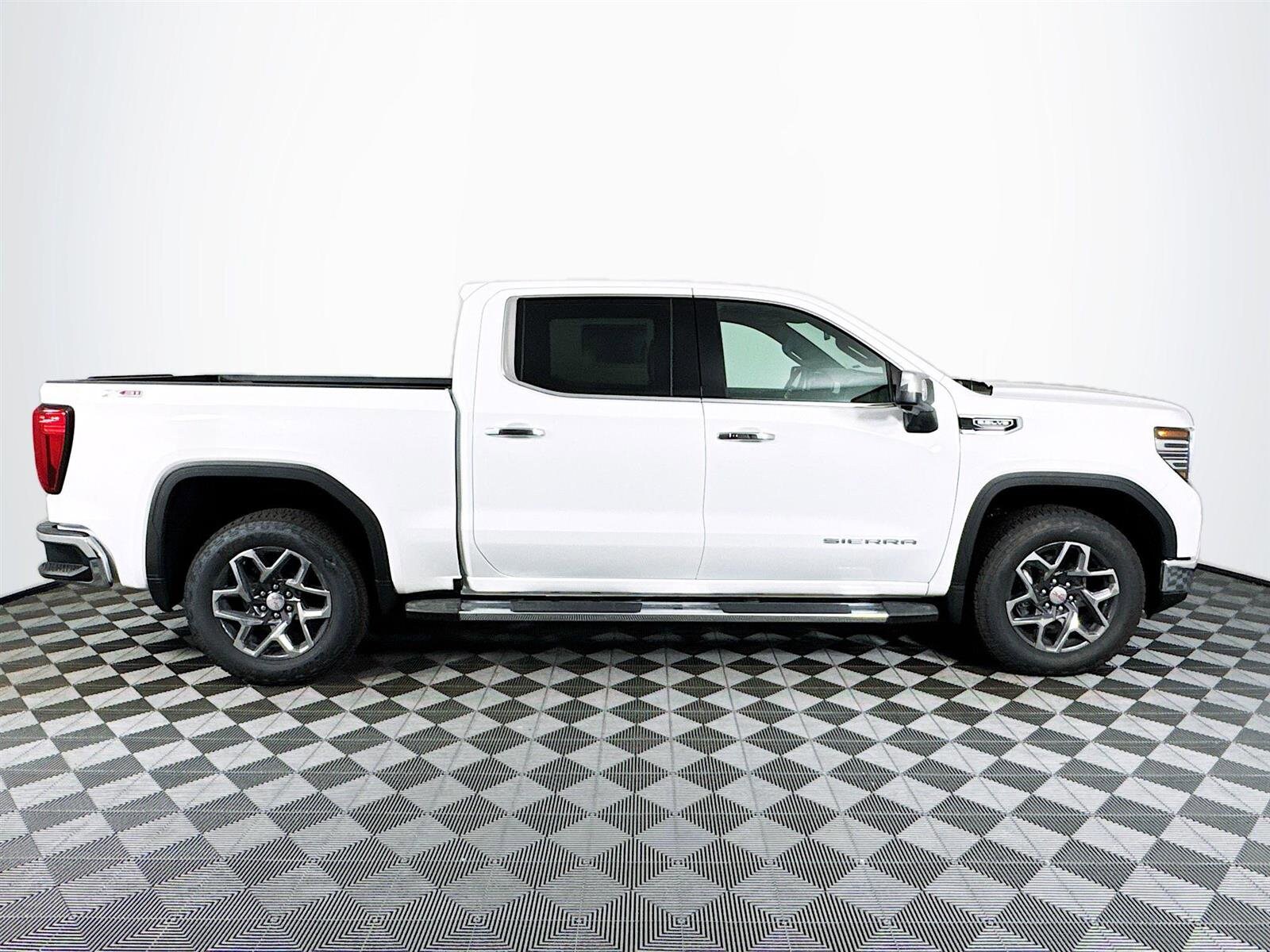 2026 Gmc Sierra 1500 SLT photo 4
