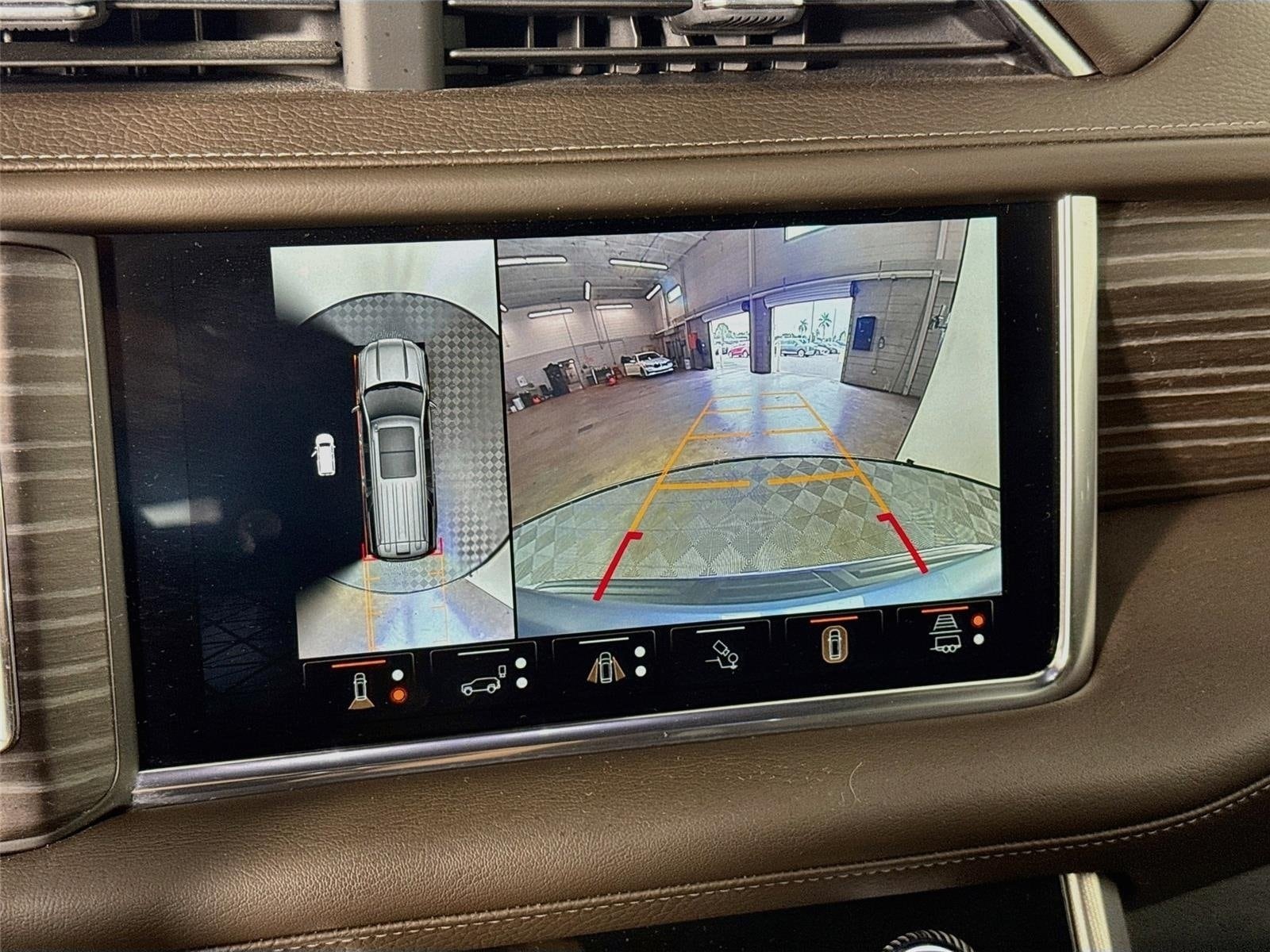 2024 GMC Yukon Denali - Photo 17