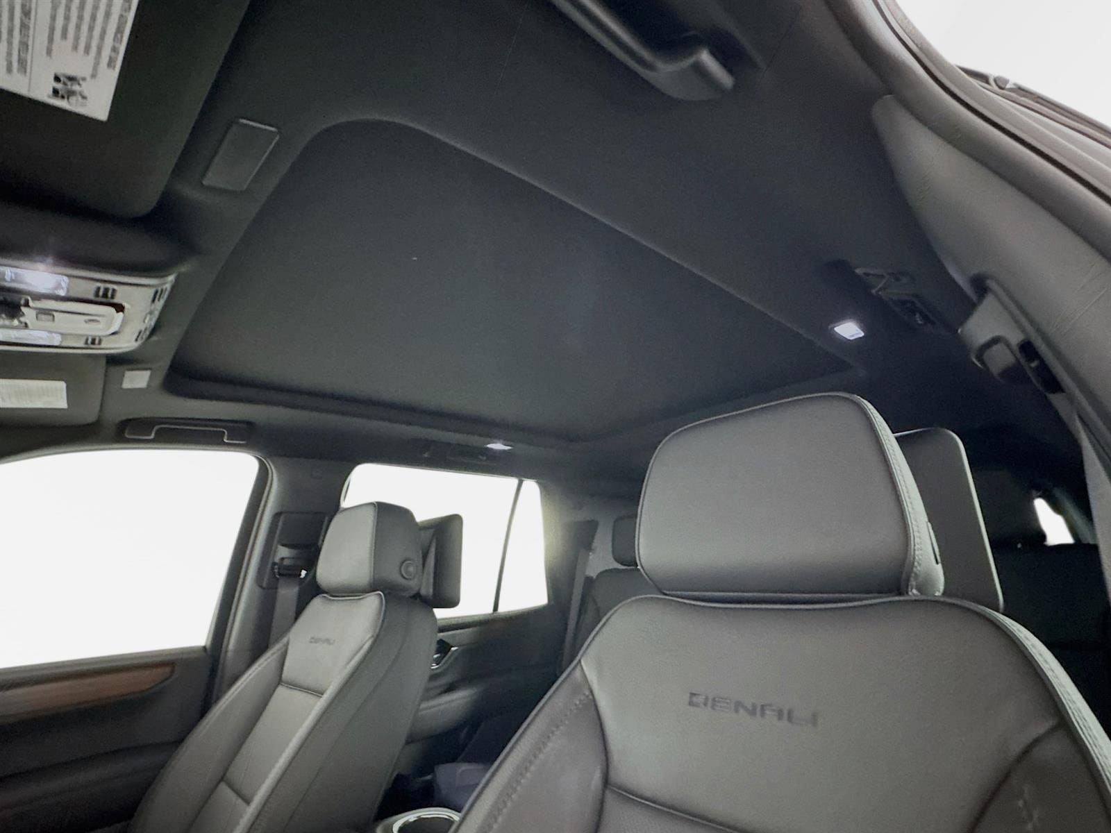 2026 GMC Yukon Denali - Photo 14