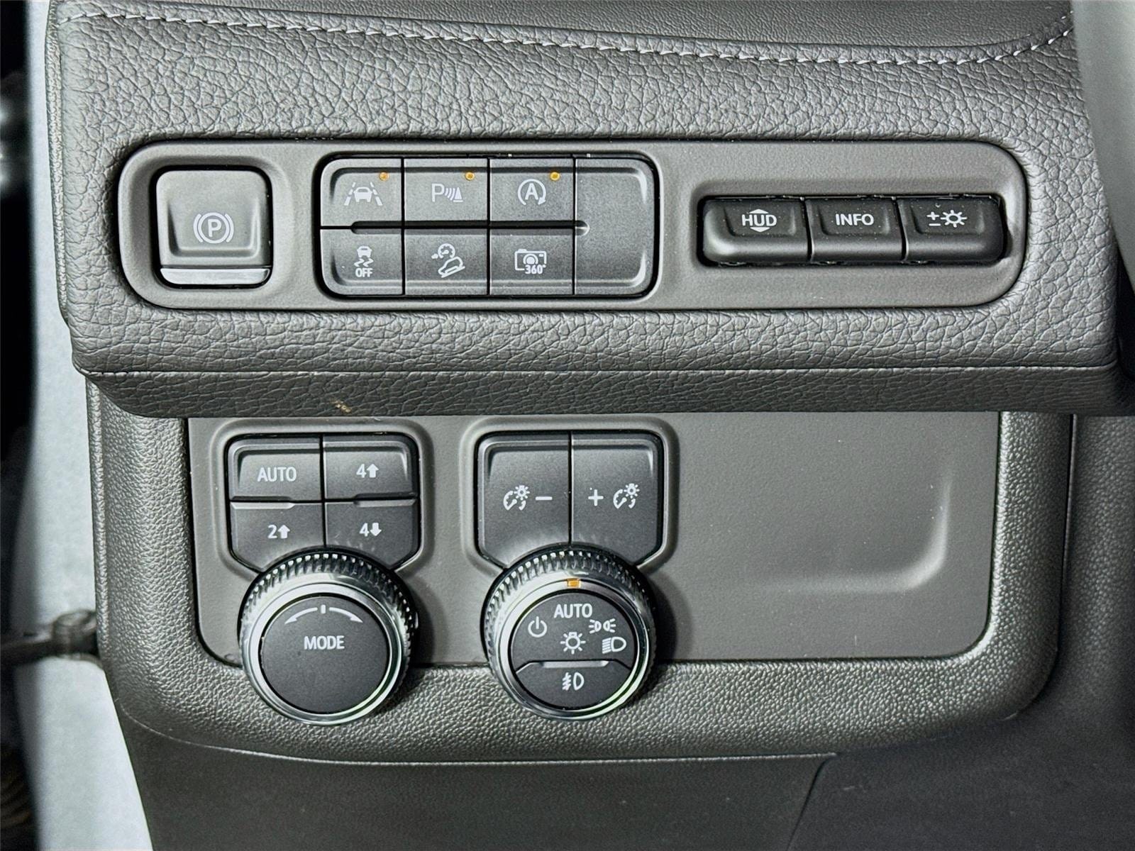 2024 GMC Yukon Denali - Photo 10