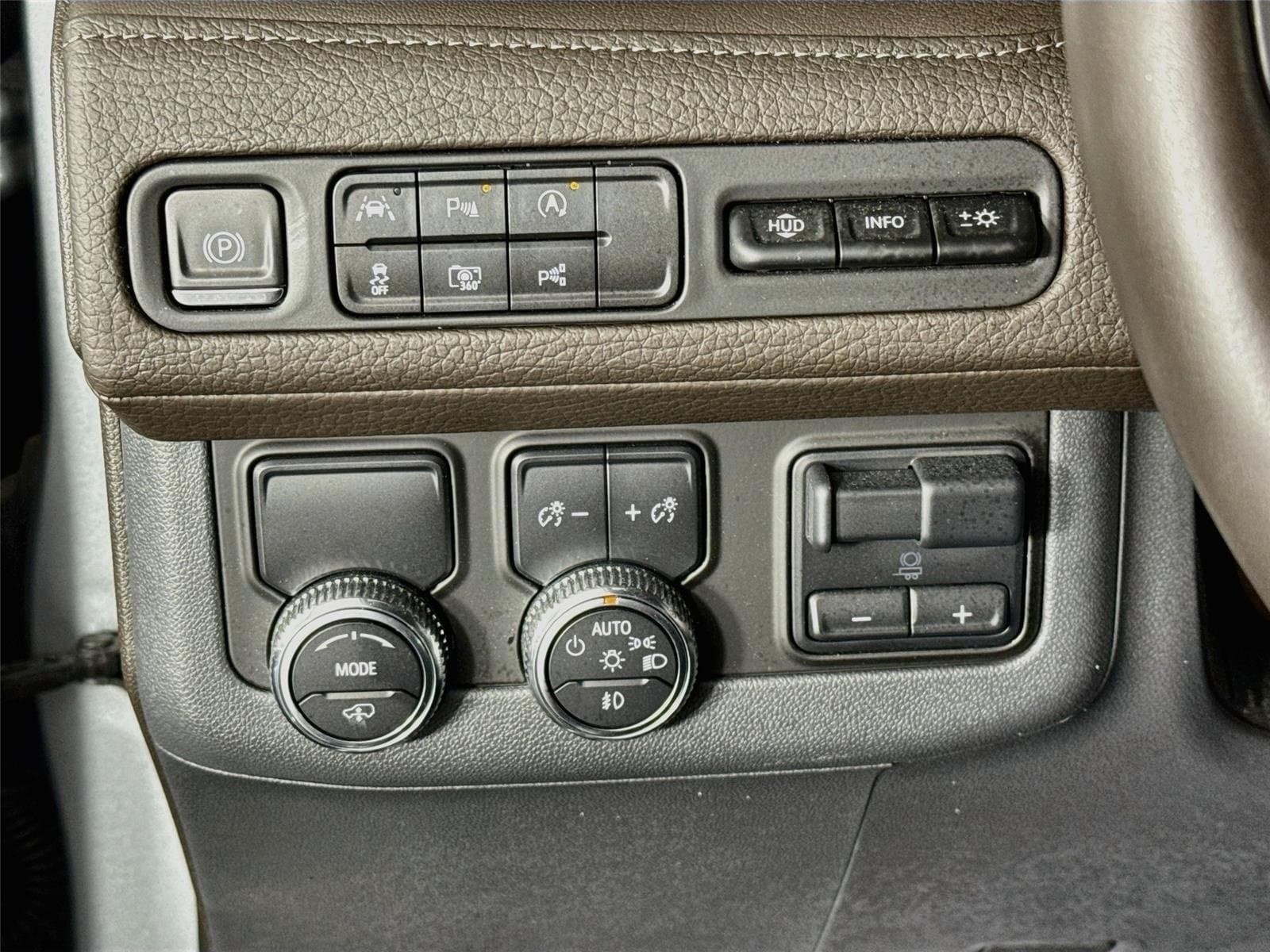 2024 GMC Yukon Denali - Photo 10