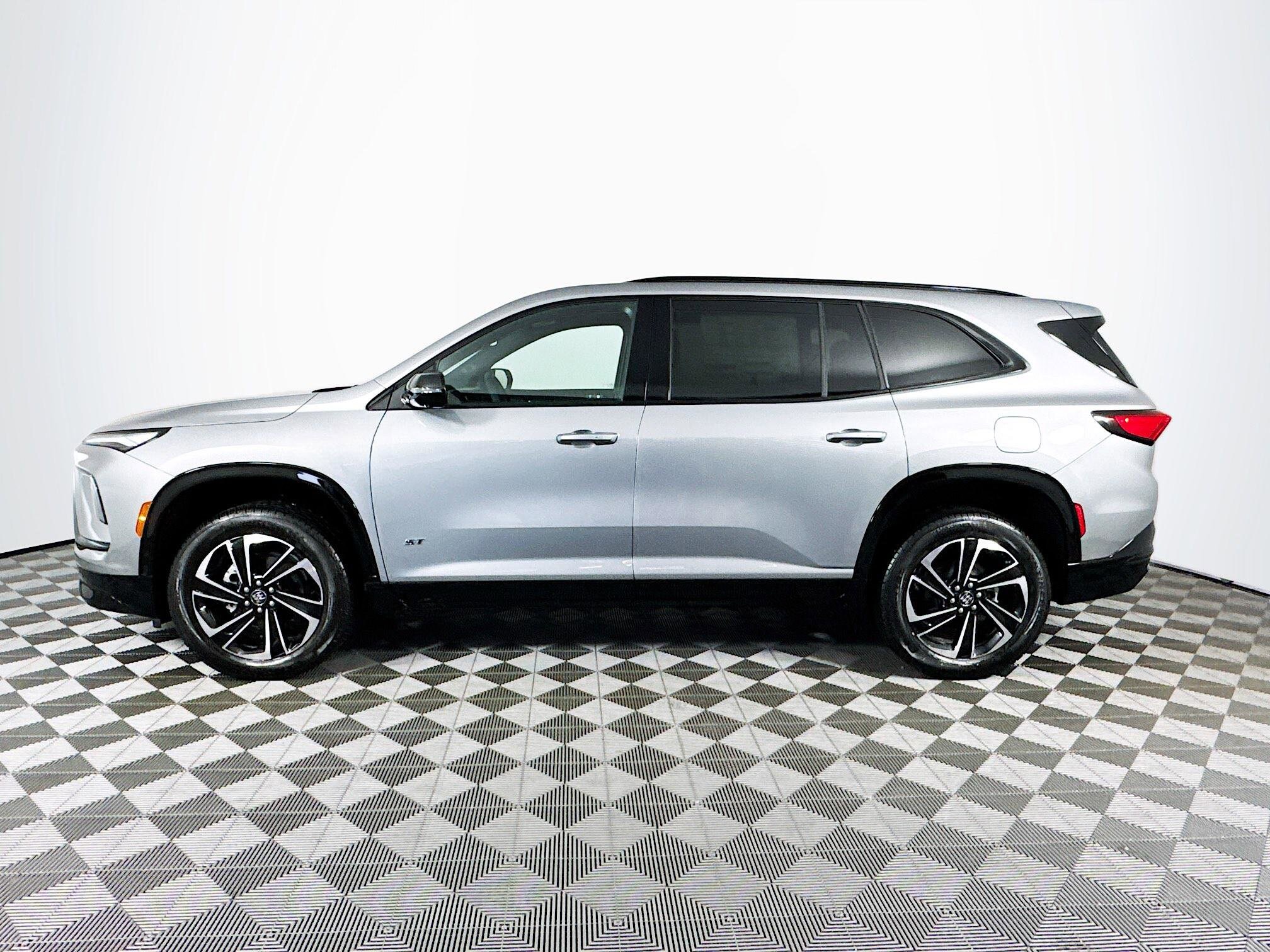2025 Buick Enclave Sport Touring photo 4
