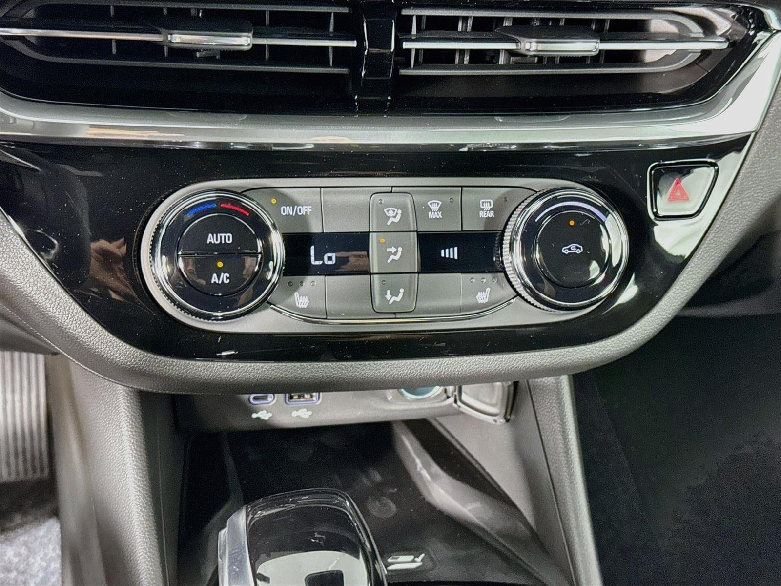 2026 Buick Envista Sport Touring - Photo 16