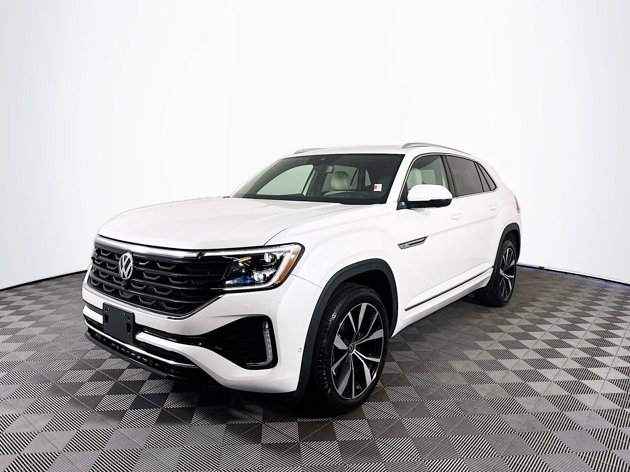2025 Volkswagen Atlas Cross Sport SEL Premium R-Line photo 3