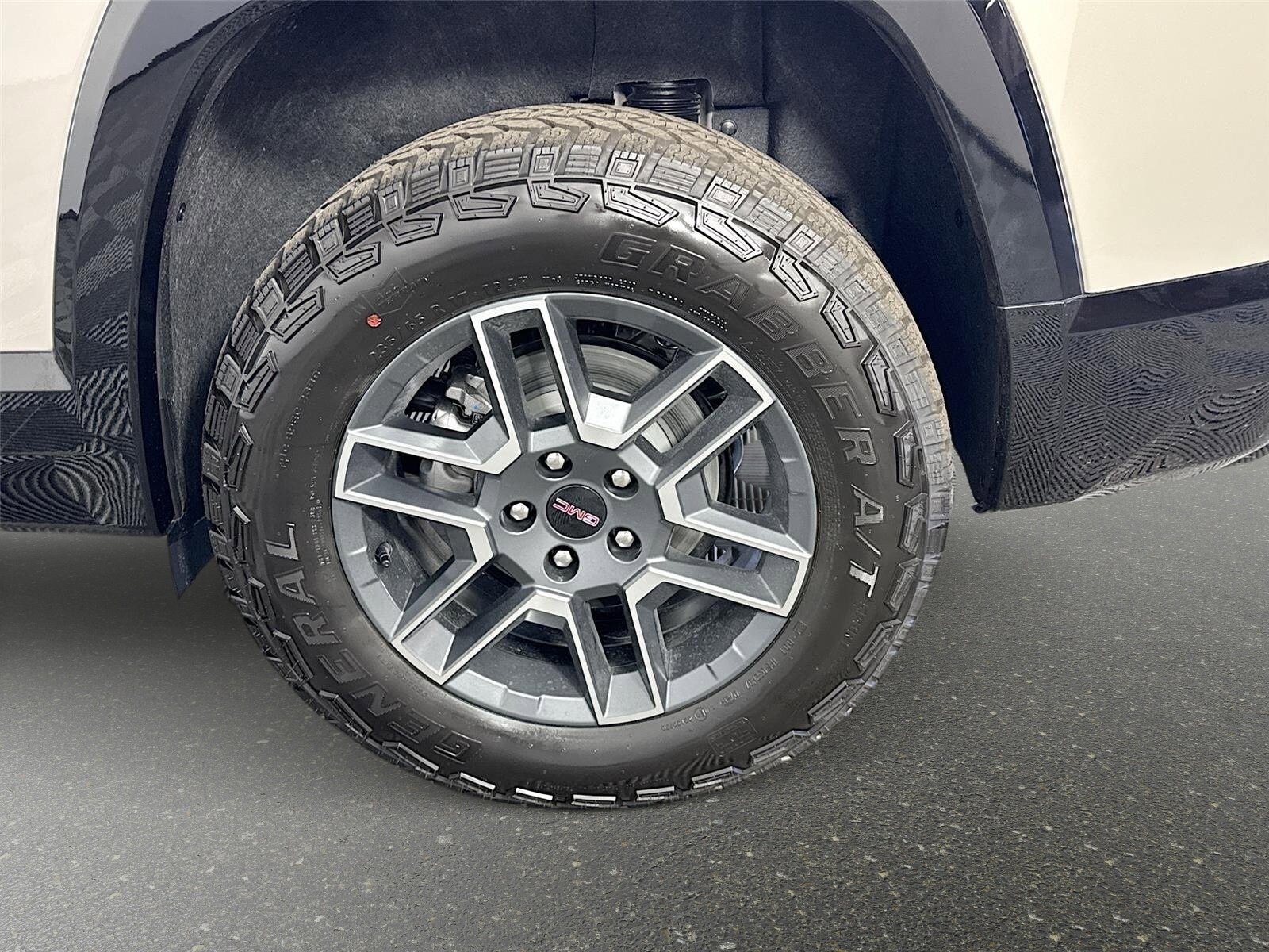 2026 GMC Terrain AT4 - Photo 31