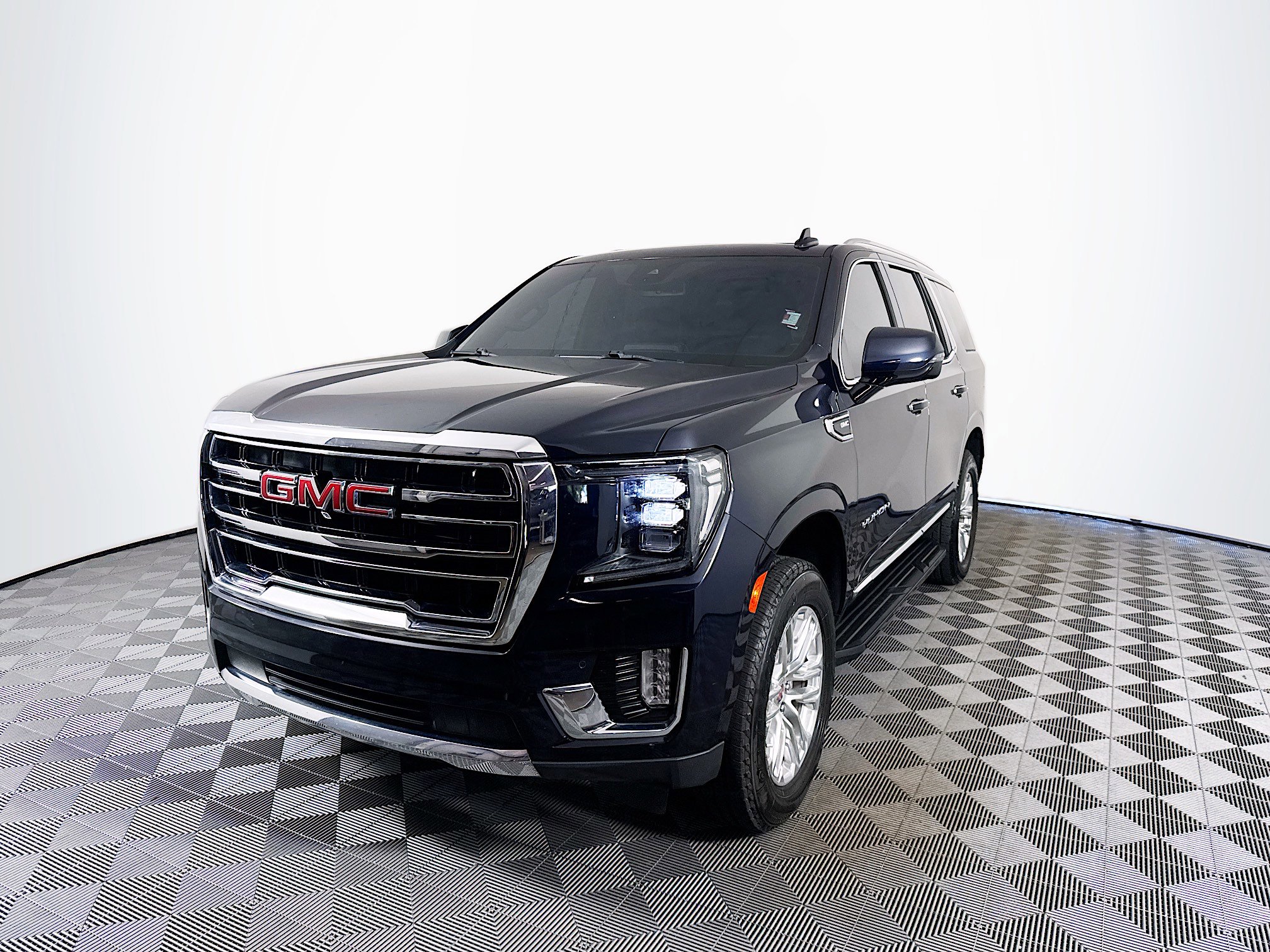 2023 GMC Yukon SLT's photo