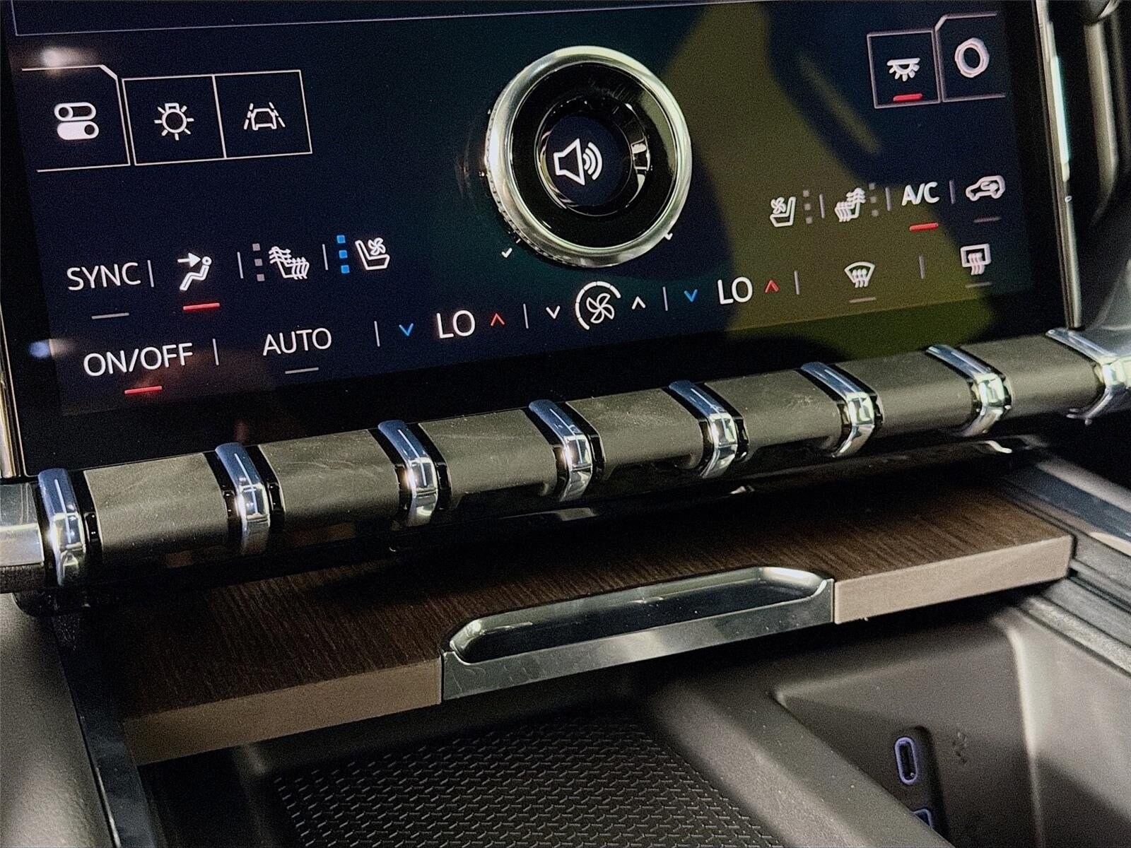 2026 GMC Acadia Denali - Photo 17
