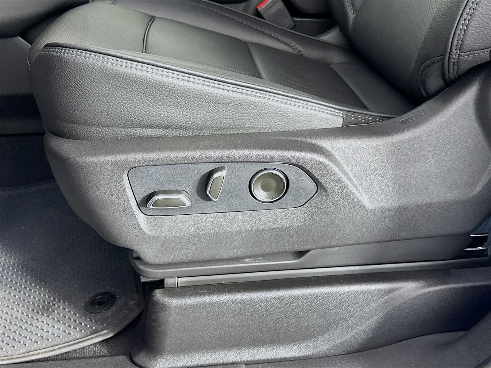 2026 GMC Yukon XL Denali - Photo 22