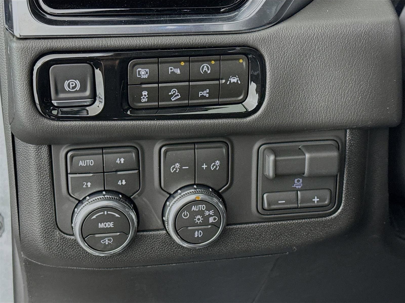 2026 GMC Yukon Denali - Photo 10