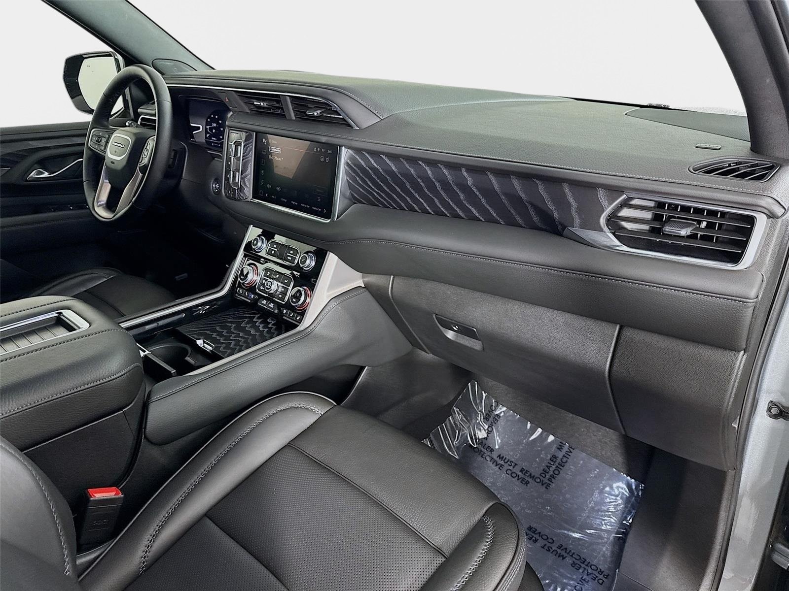 2024 GMC Yukon Denali - Photo 30