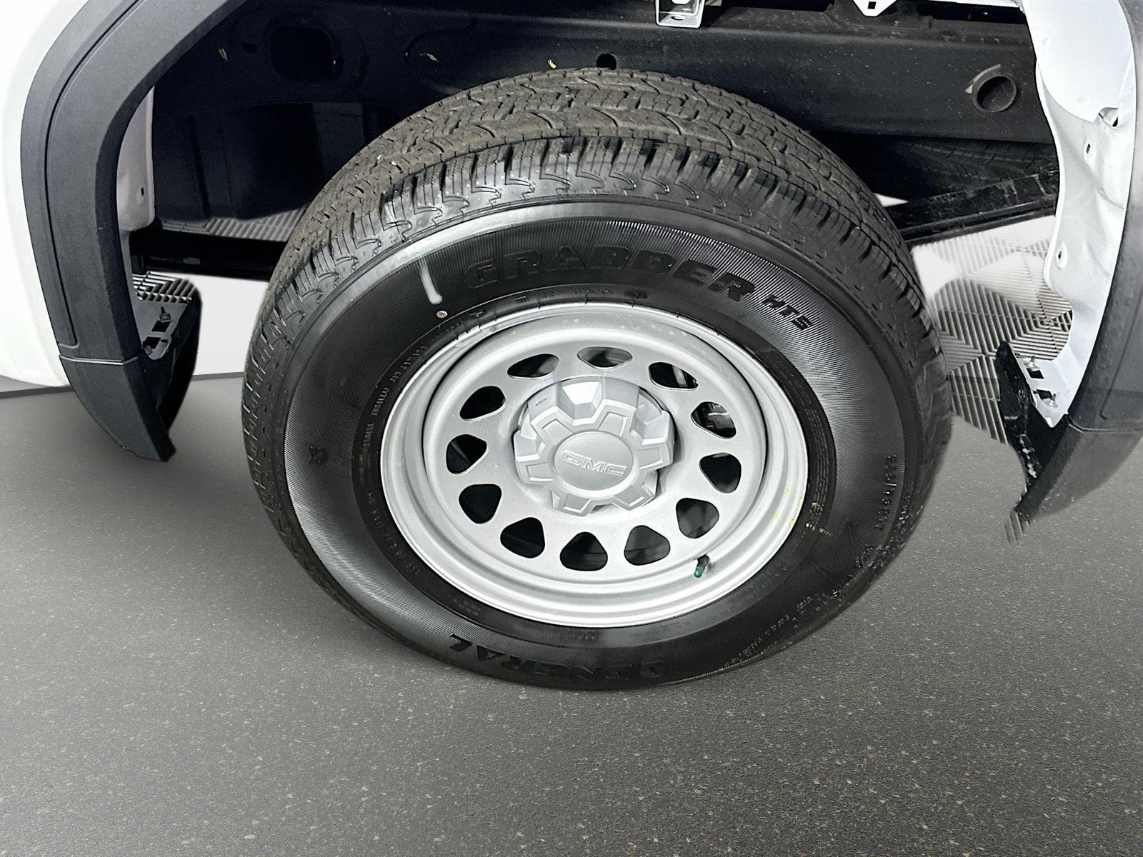 2025 GMC Sierra 1500 Pro - Photo 23