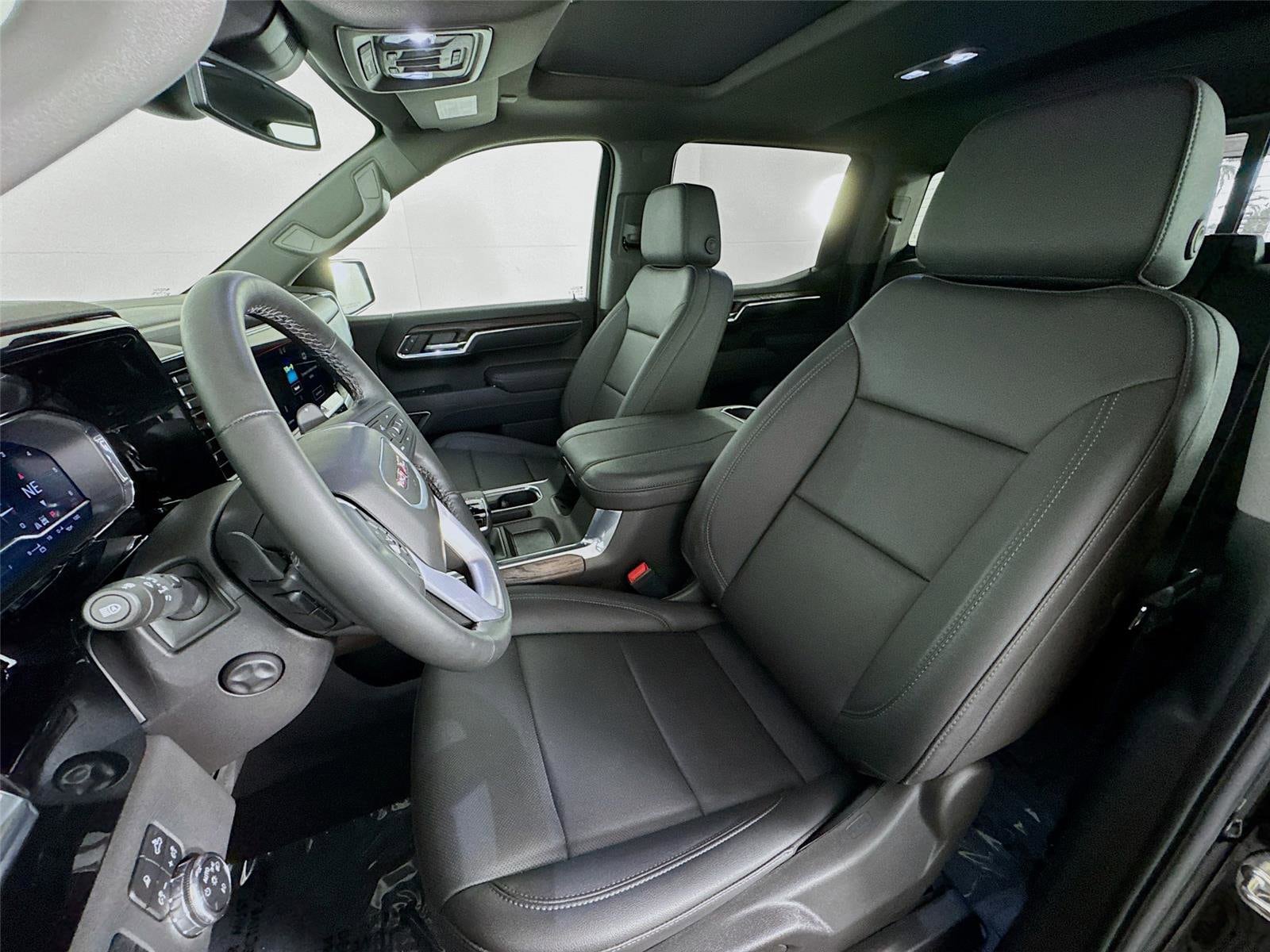 2025 GMC Sierra 1500 SLT - Photo 11