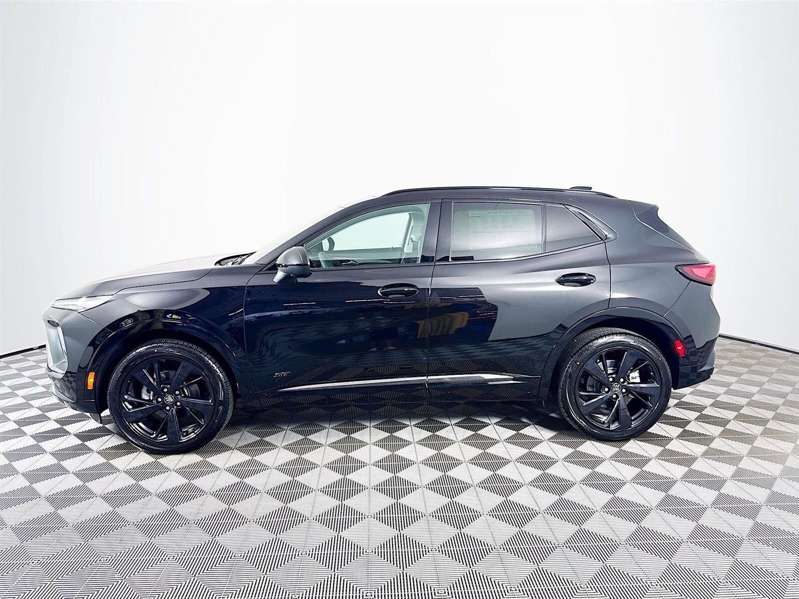 2025 Buick Envision Sport Touring photo 4