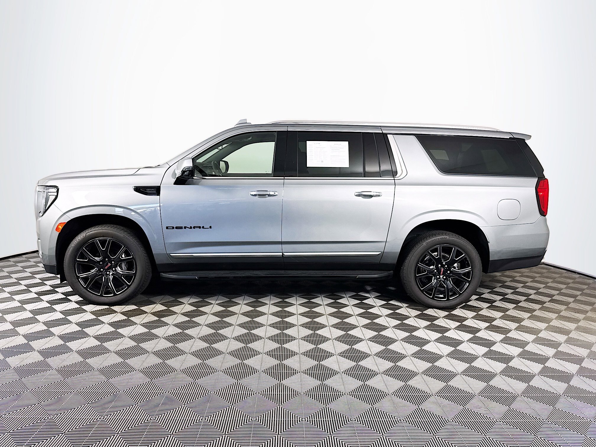 2023 Gmc Yukon XL Denali photo 4