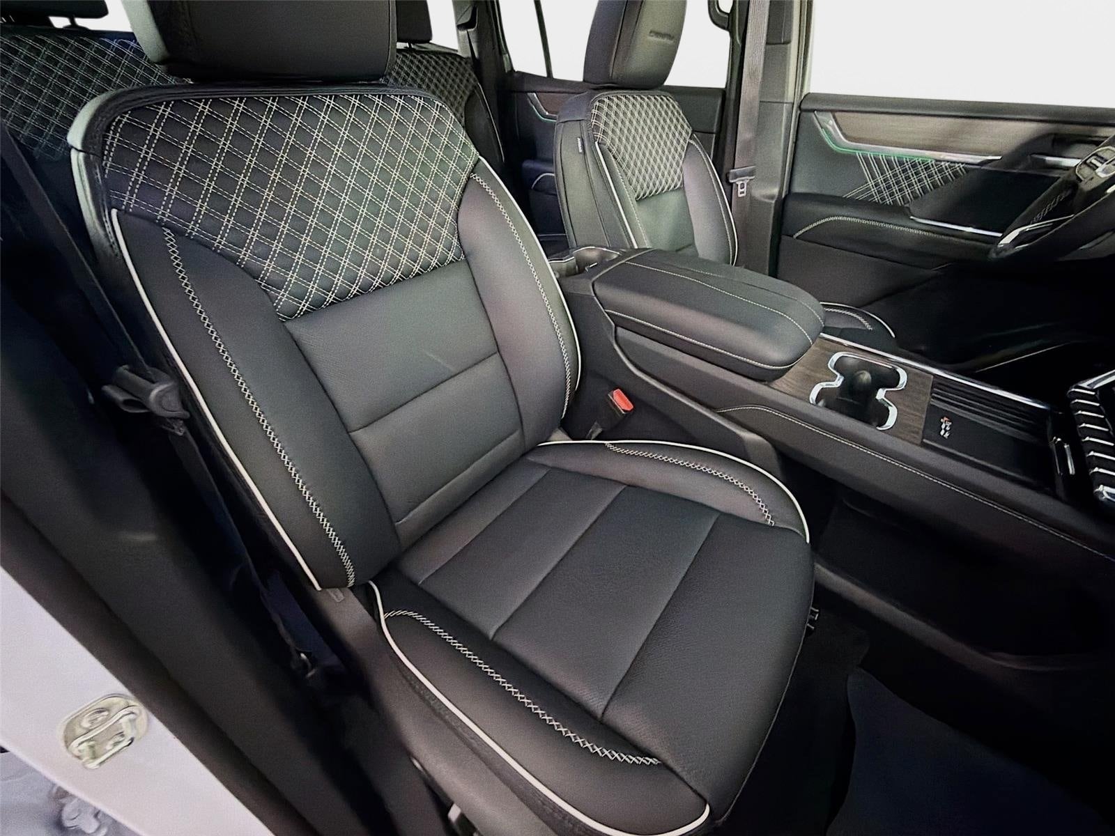 2026 GMC Acadia Denali - Photo 29