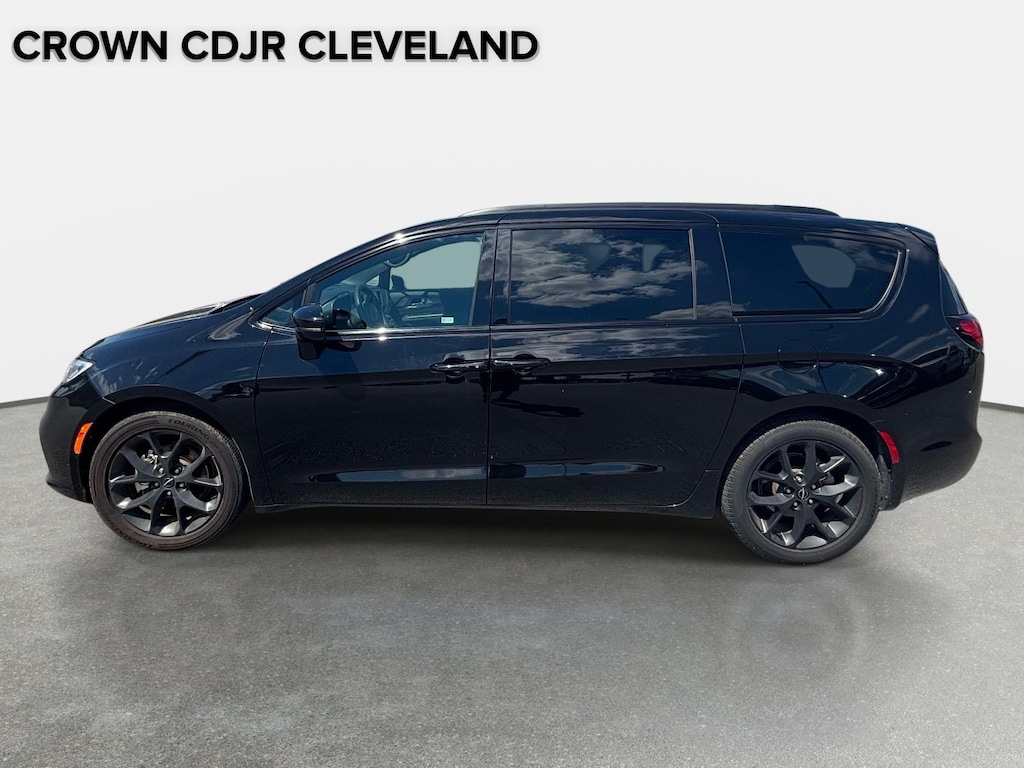 Used 2025 Chrysler Pacifica Limited Limited FWD
