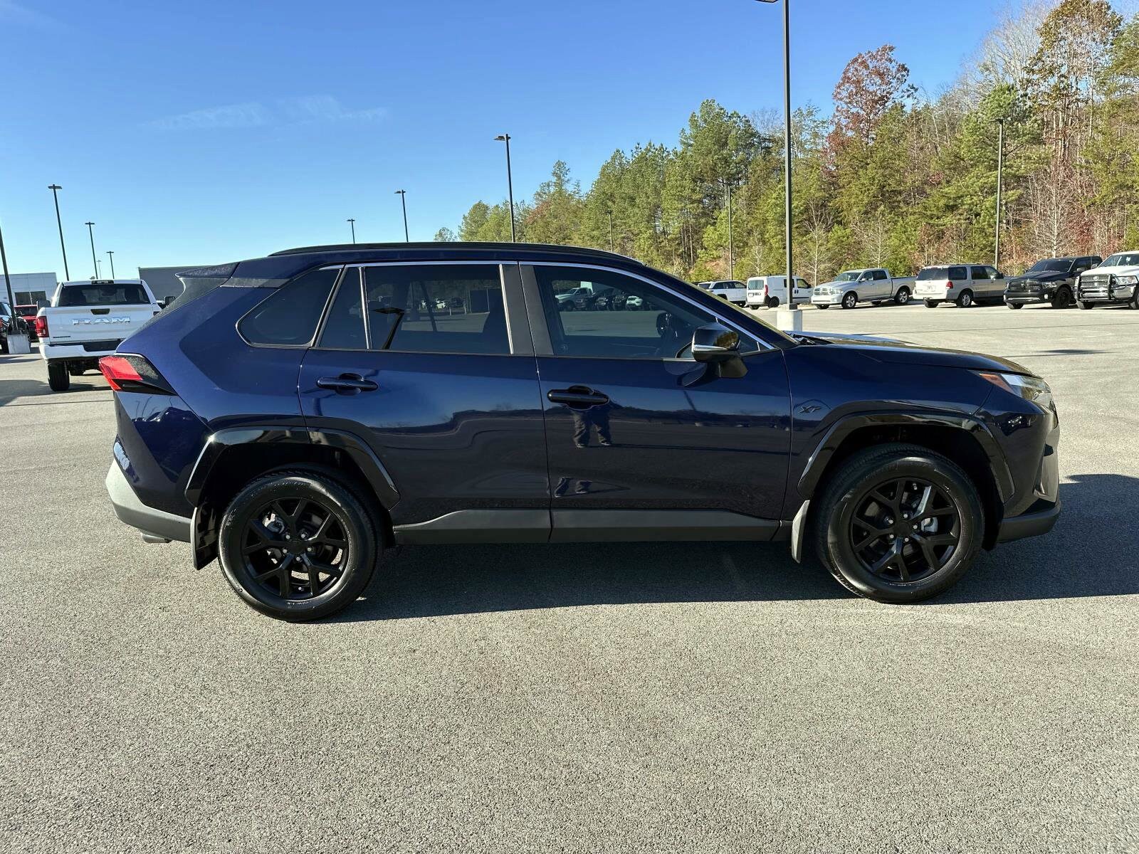 2023 Toyota RAV4 XLE photo 3