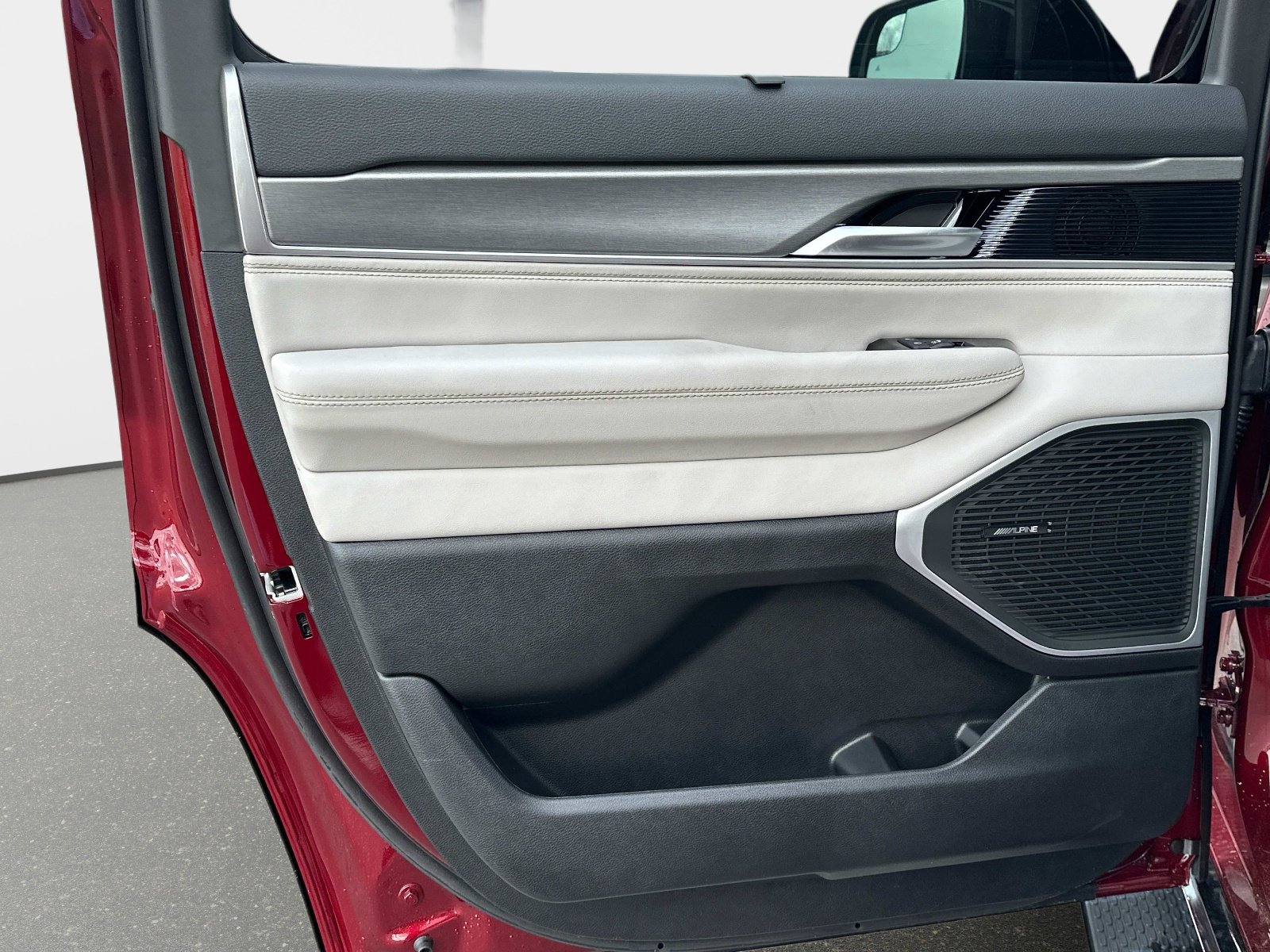 2025 Jeep Wagoneer Series II - Photo 15