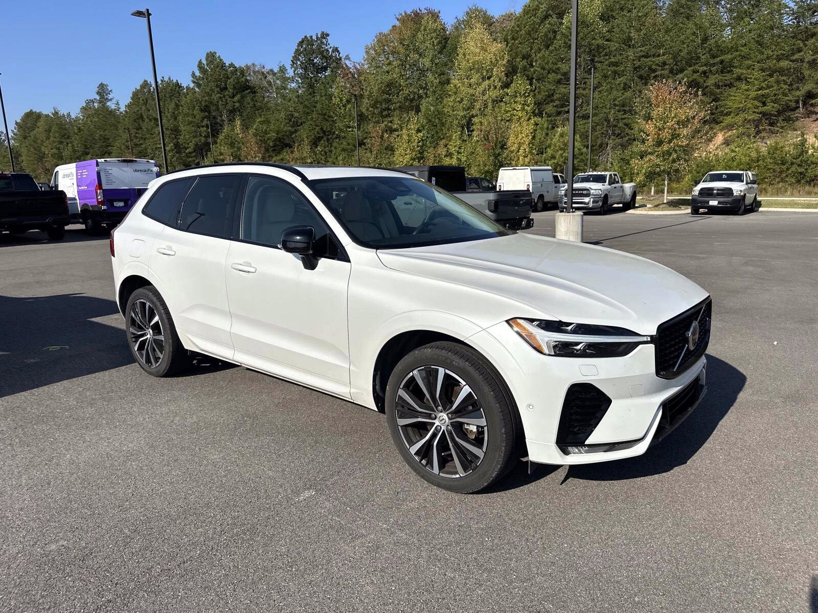2024 Volvo XC60 B5 Plus photo 2