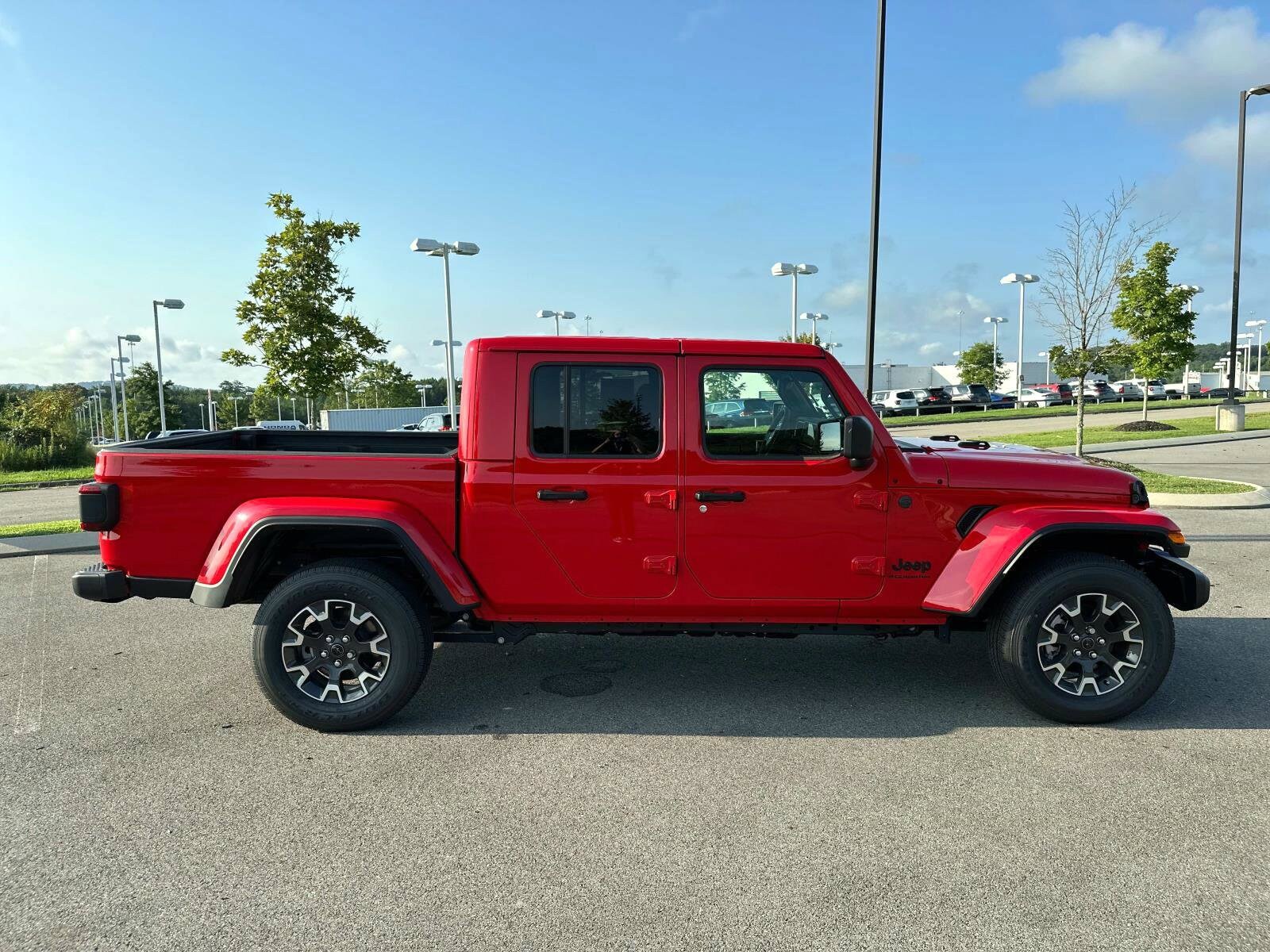2025 Jeep Gladiator Sport photo 3