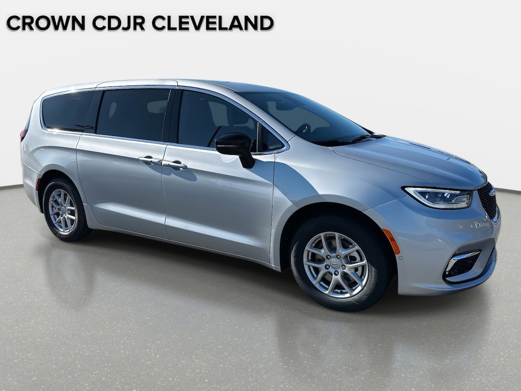 New 2026 Chrysler Pacifica Select Passenger Van