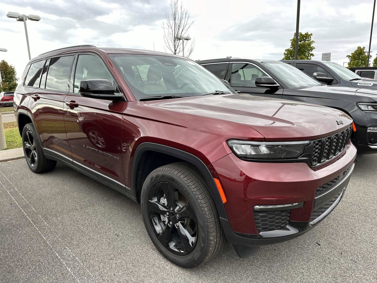 2024 Jeep Grand Cherokee Limited photo 3