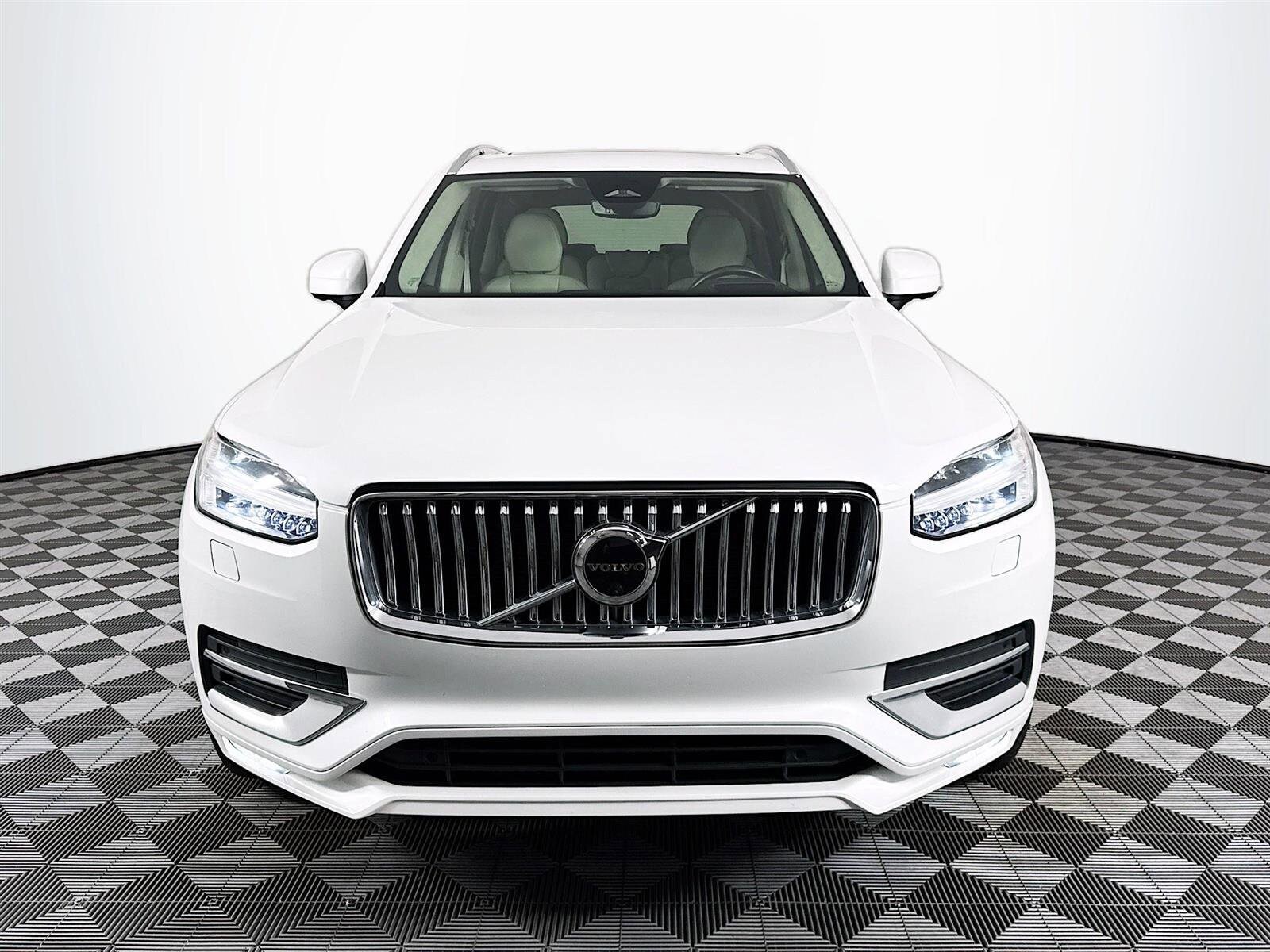 2023 Volvo XC90 AWD Ultimate photo 2