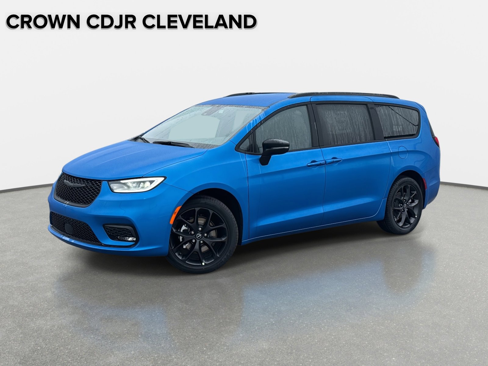 2026 Chrysler Pacifica Select's photo