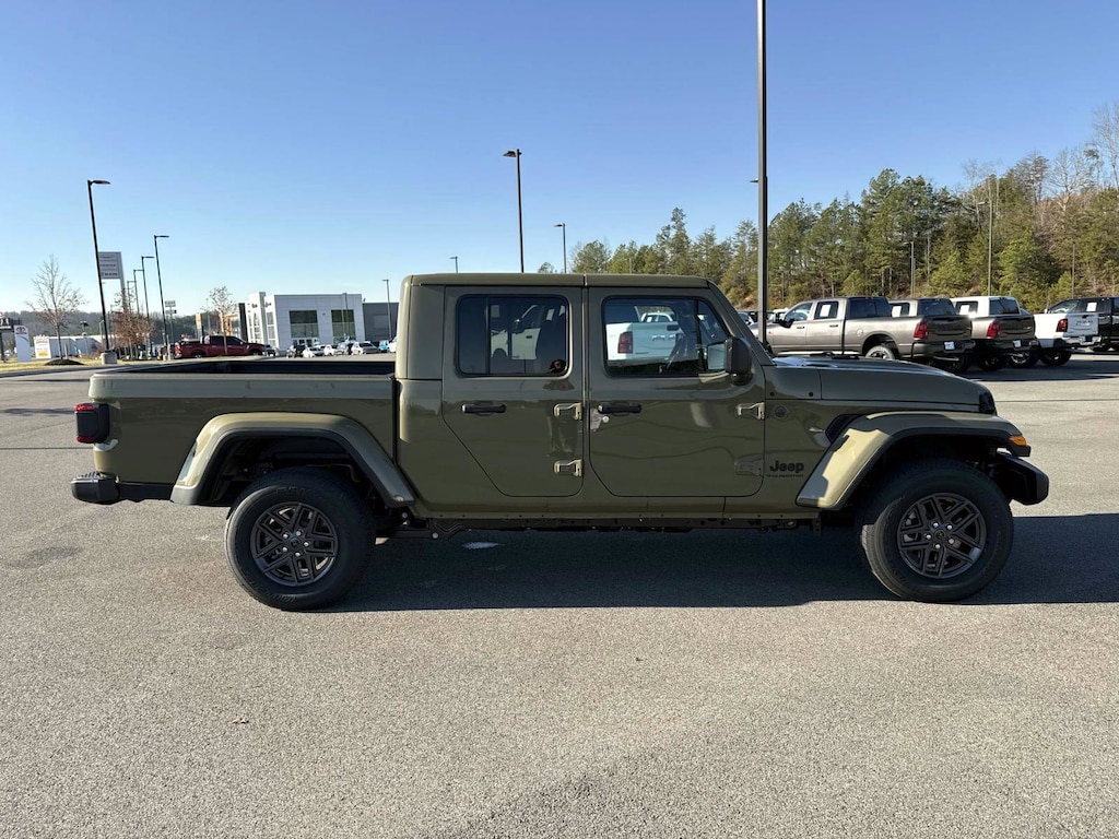 New 2026 Jeep Gladiator Sport Pickup