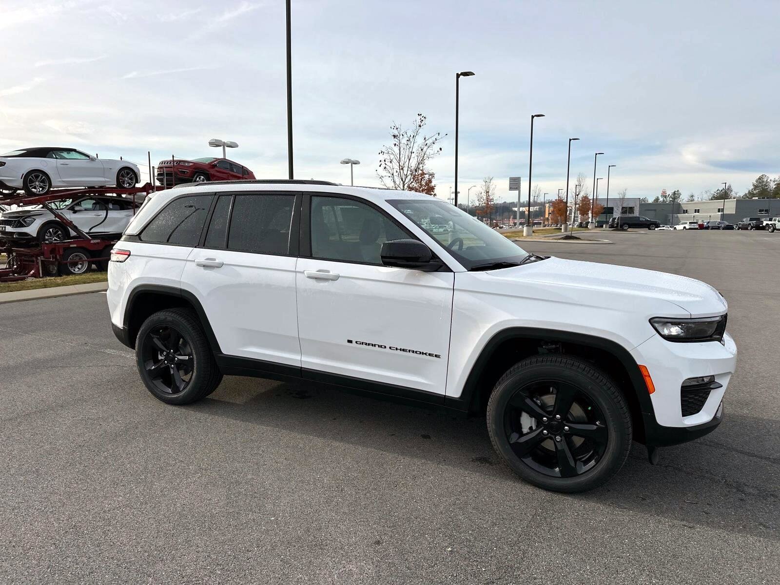 2025 Jeep Grand Cherokee Limited photo 2