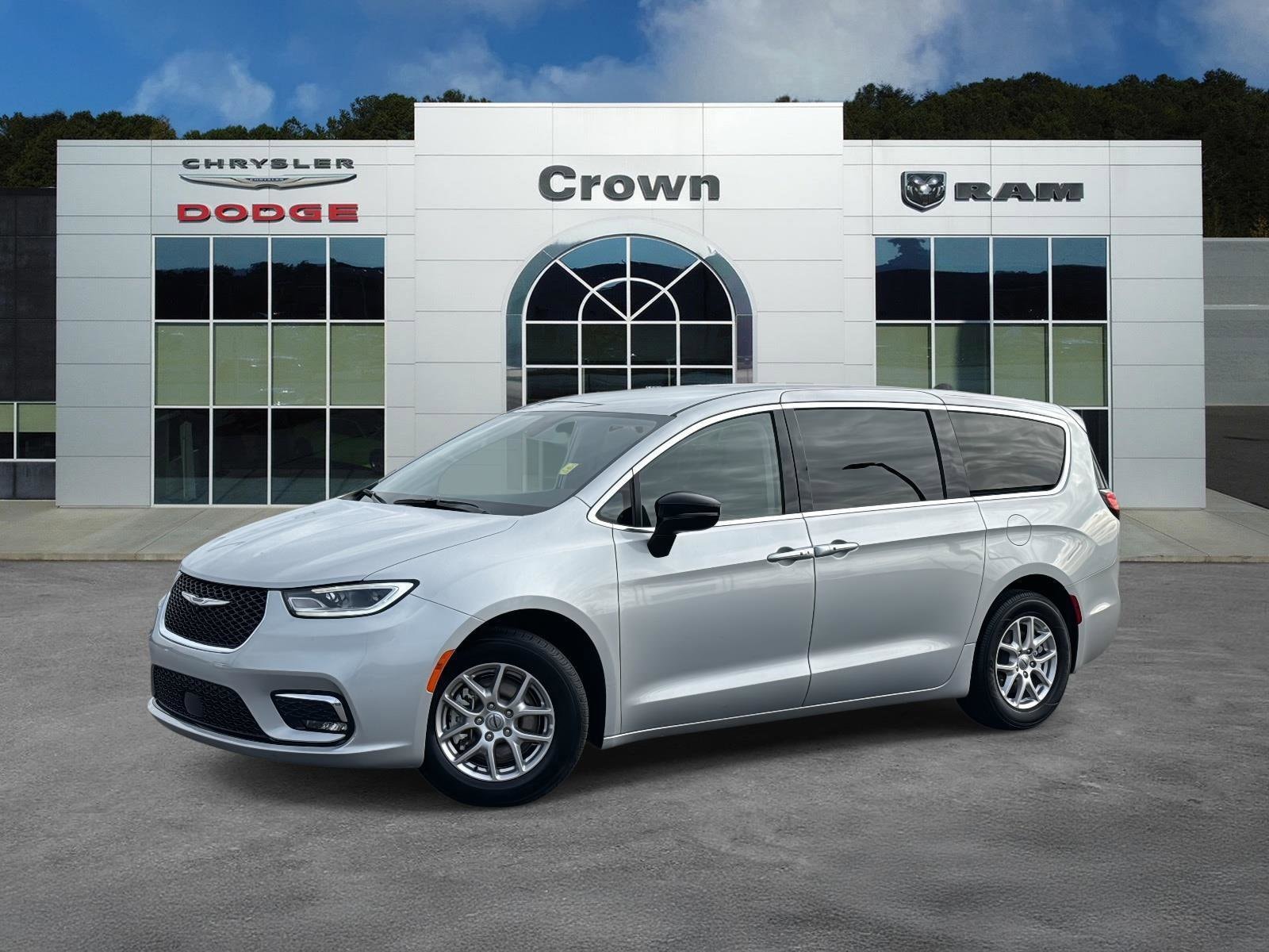 2024 Chrysler Pacifica Touring L's photo