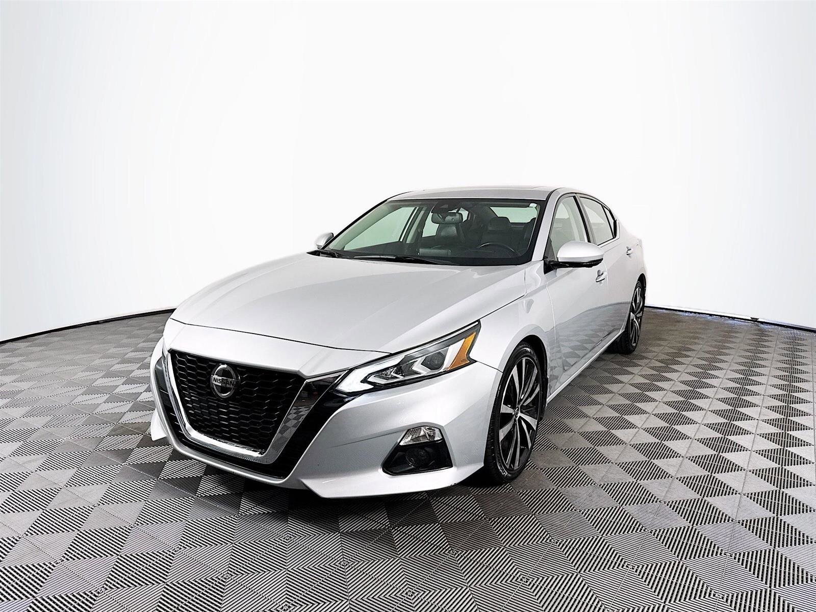 2020 Nissan Altima Platinum photo 3