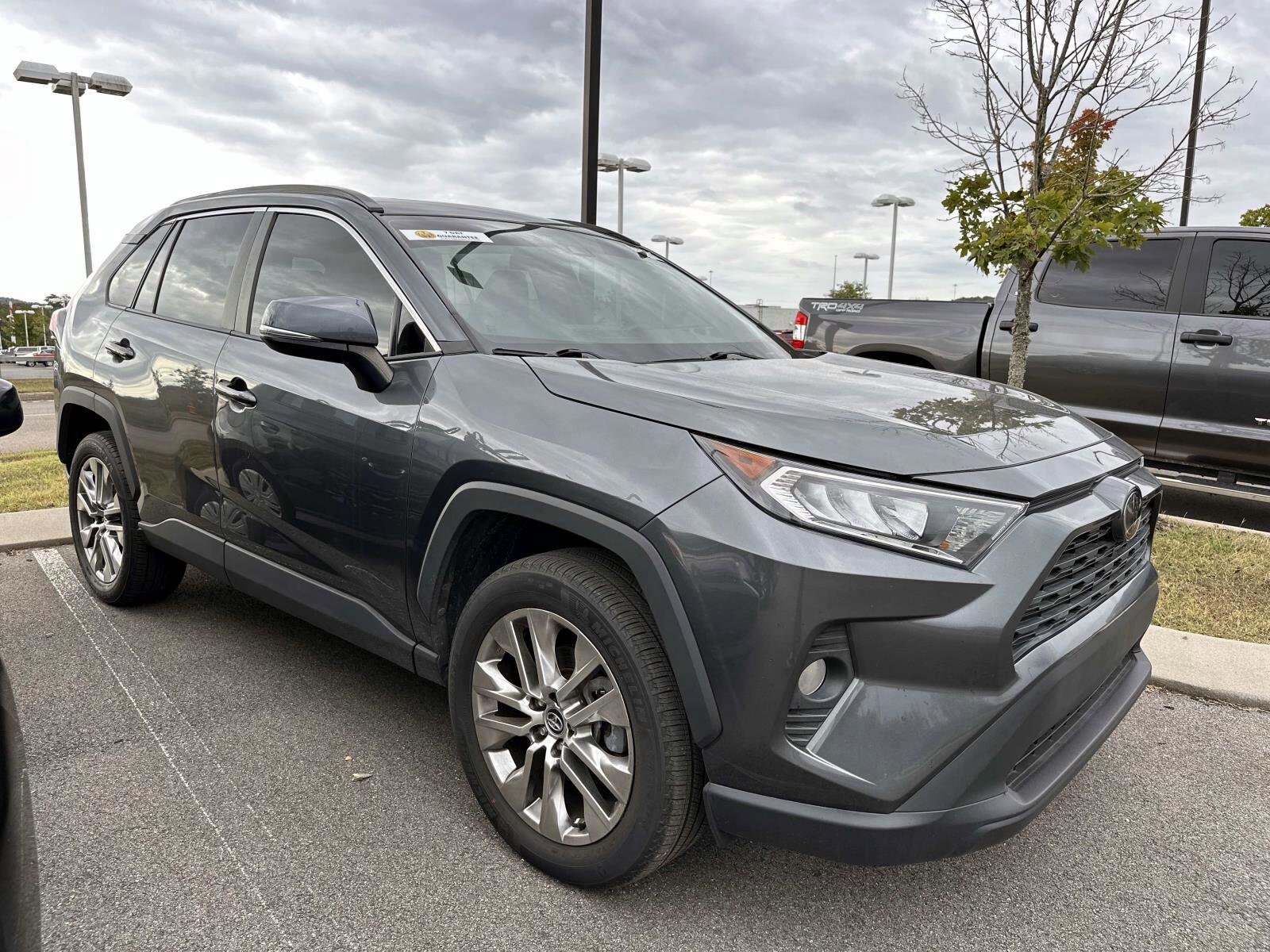 2020 Toyota RAV4 XLE Premium photo 3