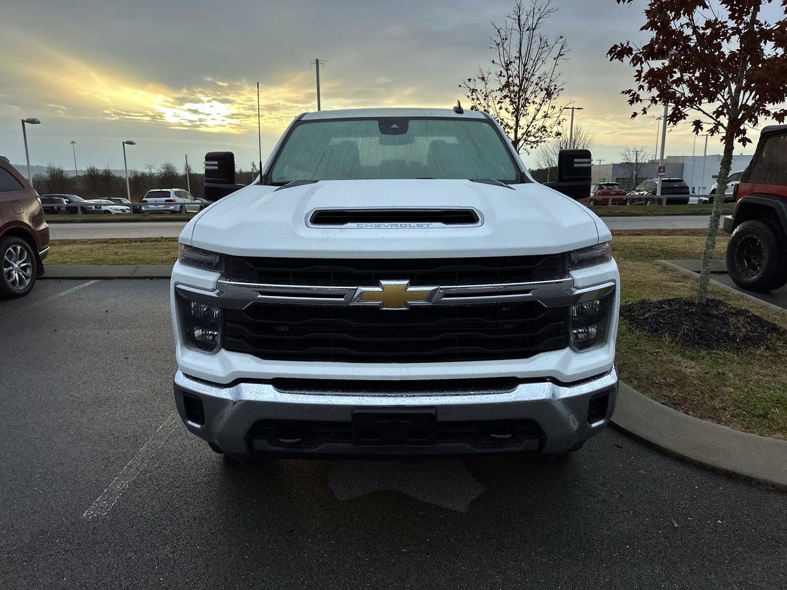 2024 Chevrolet Silverado 3500HD LT photo 2