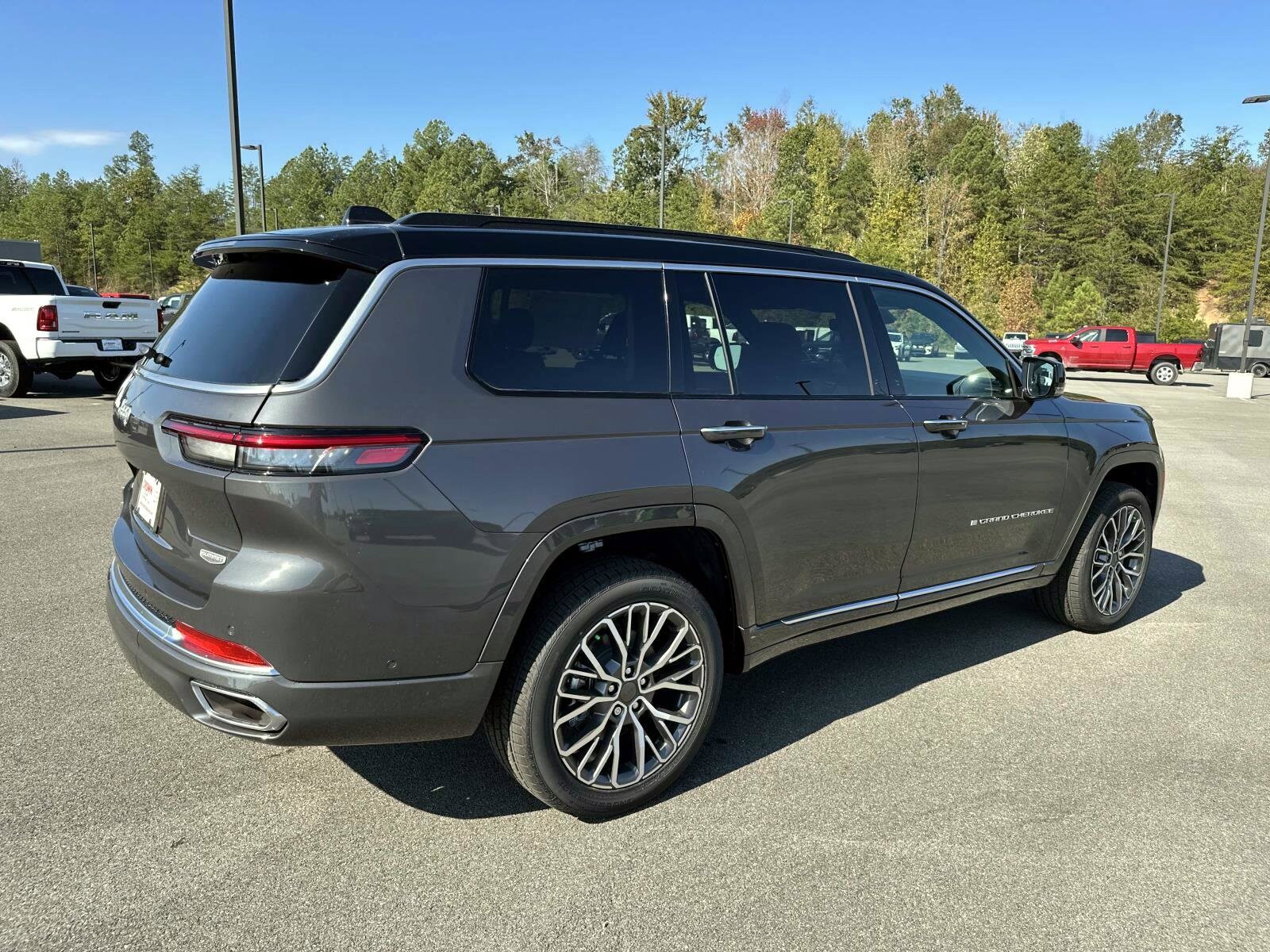 2025 Jeep Grand Cherokee L Summit photo 4