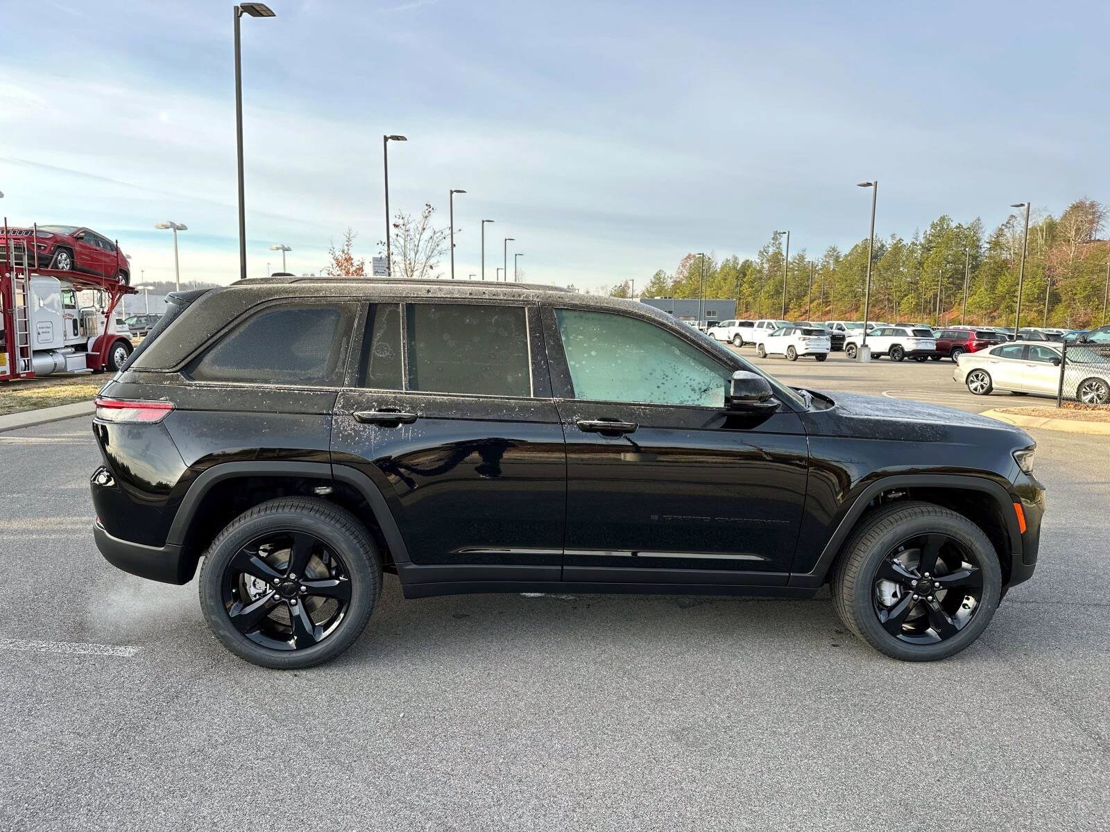 2025 Jeep Grand Cherokee Limited photo 3