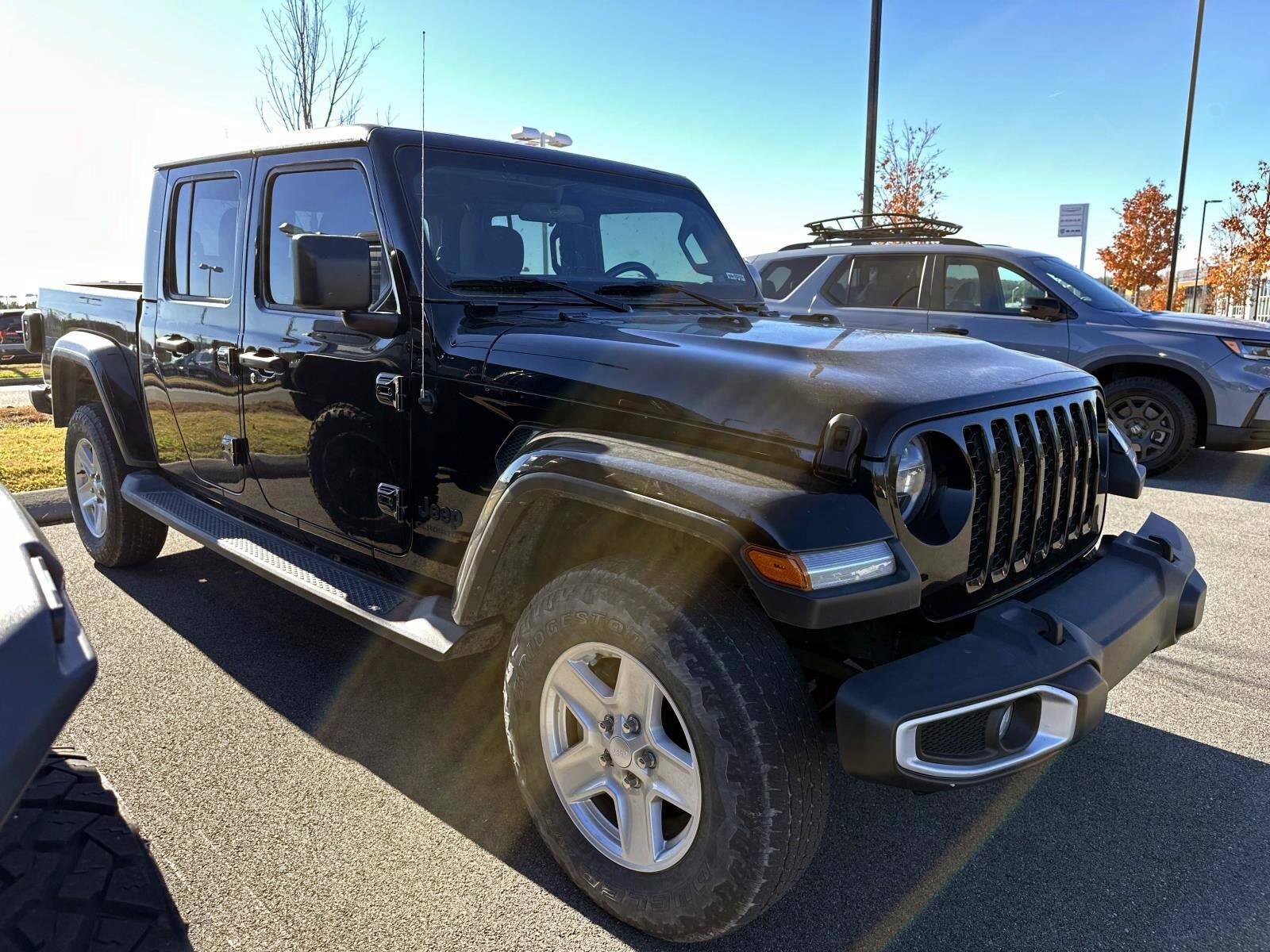 2022 Jeep Gladiator Sport S photo 2