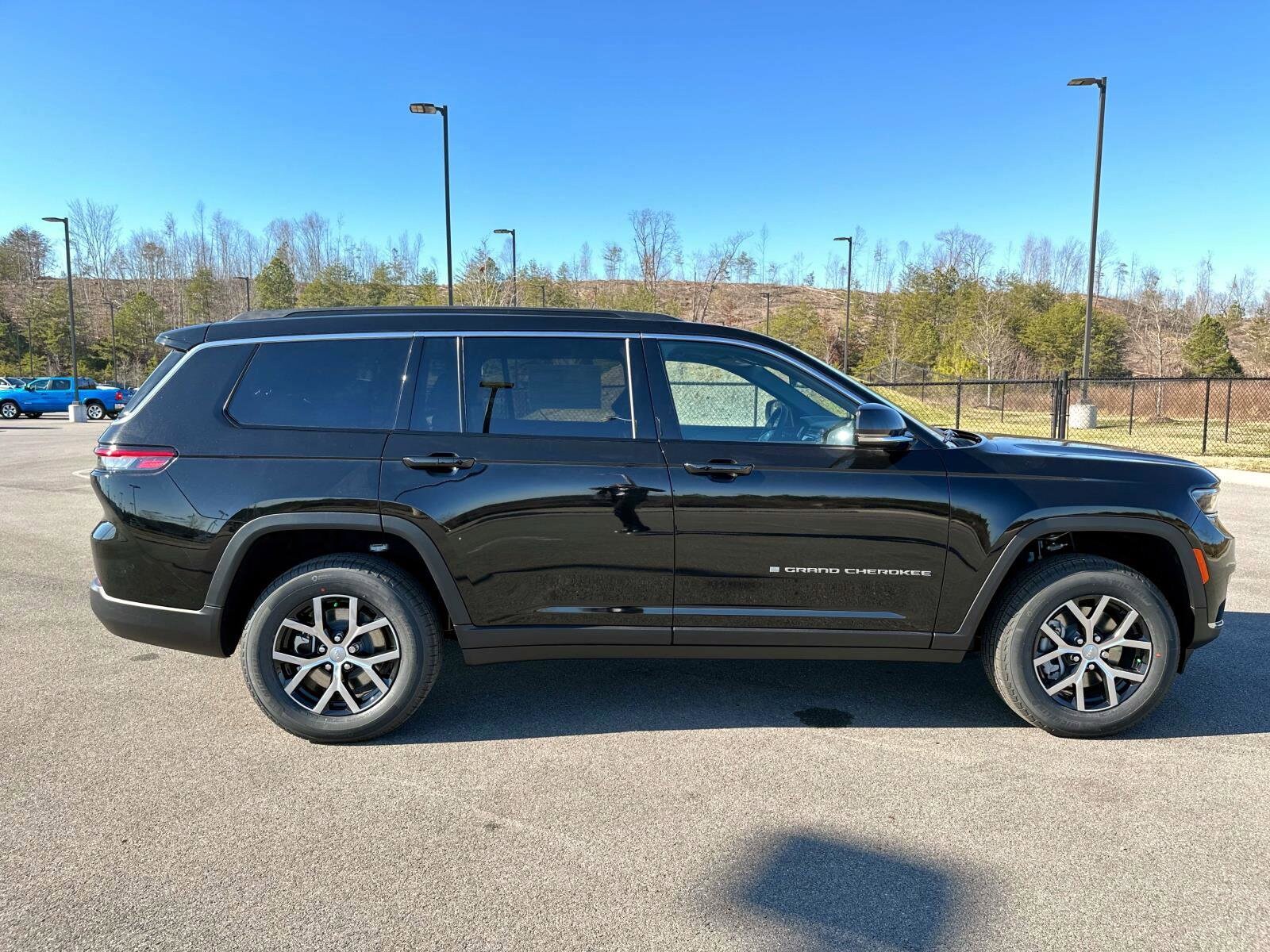 2025 Jeep Grand Cherokee Limited photo 3