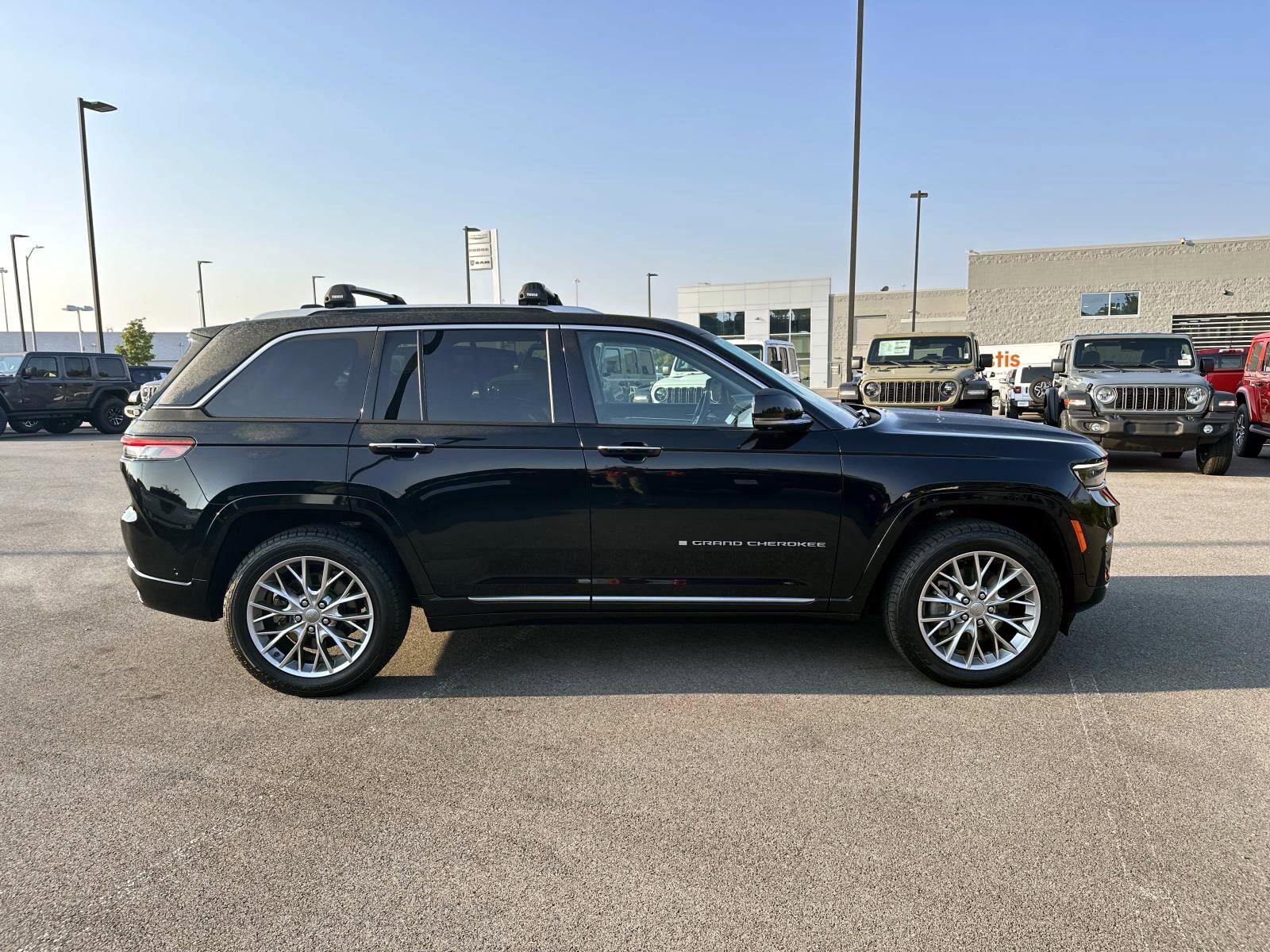 2022 Jeep Grand Cherokee Summit 4xe photo 2
