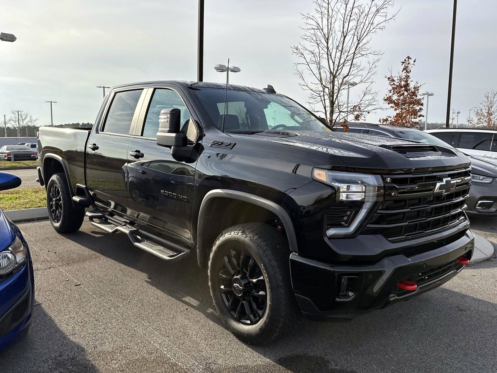 2025 Chevrolet Silverado 2500HD LT photo 2