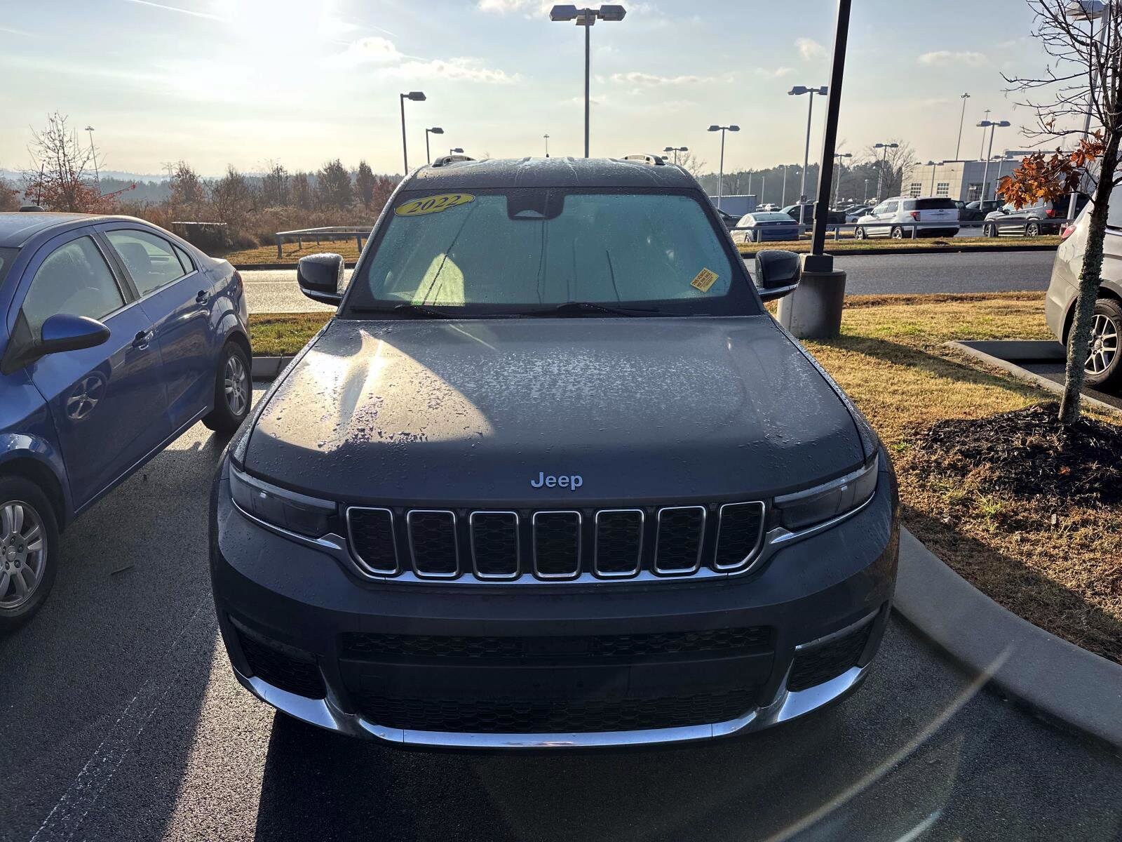 2022 Jeep Grand Cherokee Limited photo 2