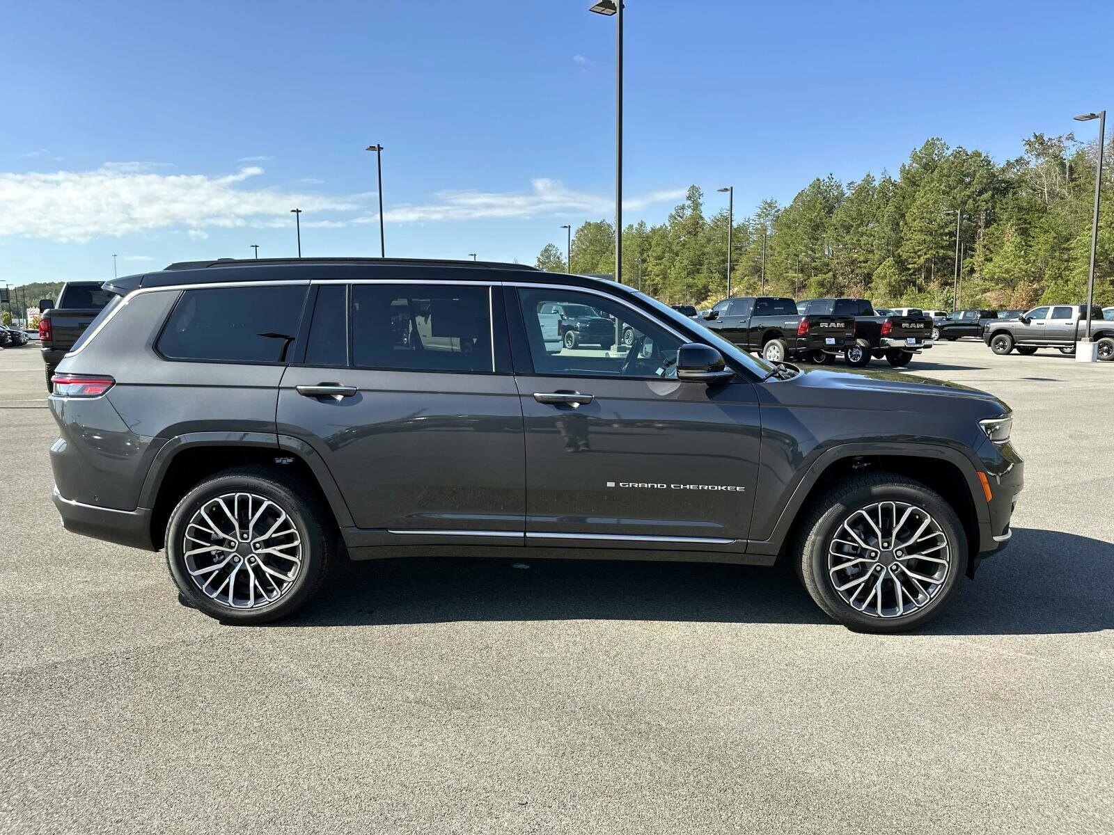2025 Jeep Grand Cherokee L Summit photo 3