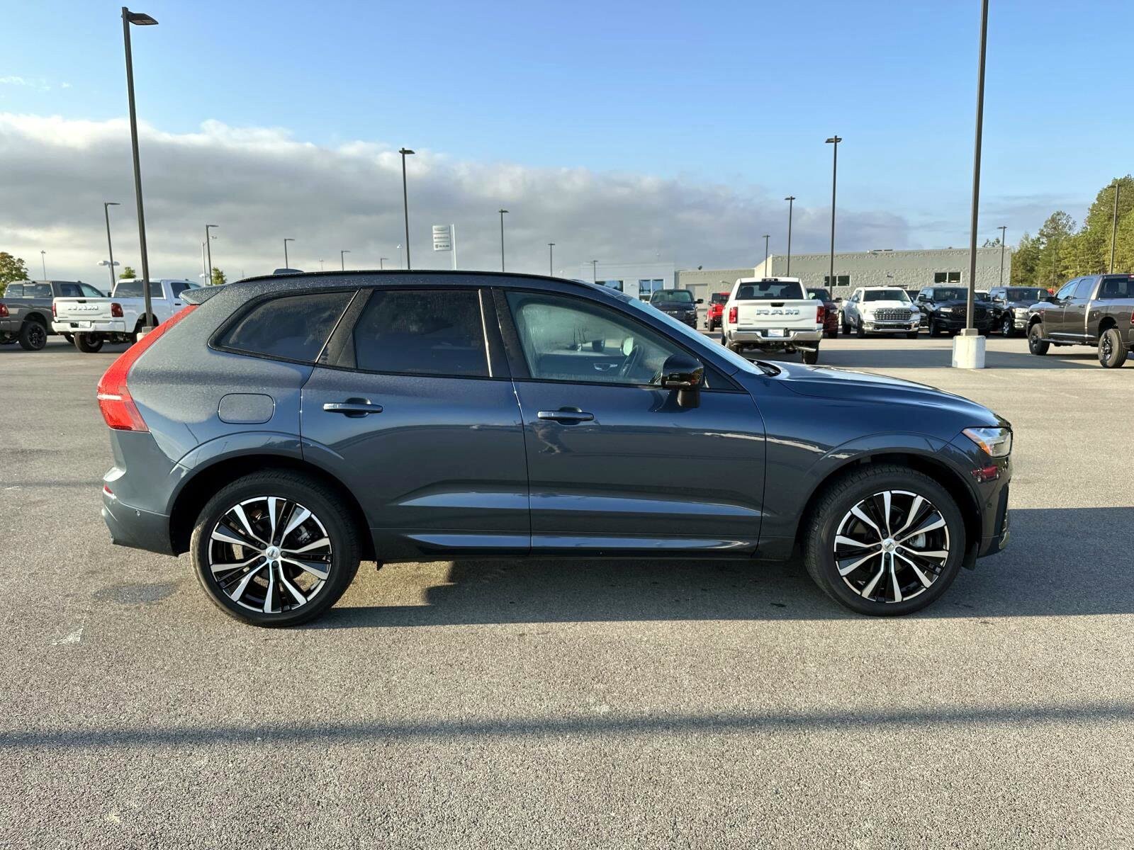 2024 Volvo XC60 B5 Plus photo 3