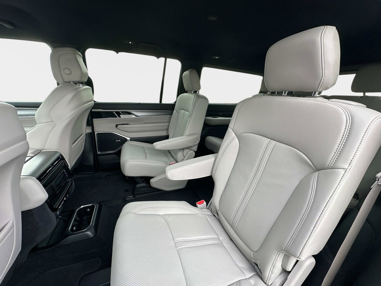 2025 Jeep Wagoneer Series II - Photo 17