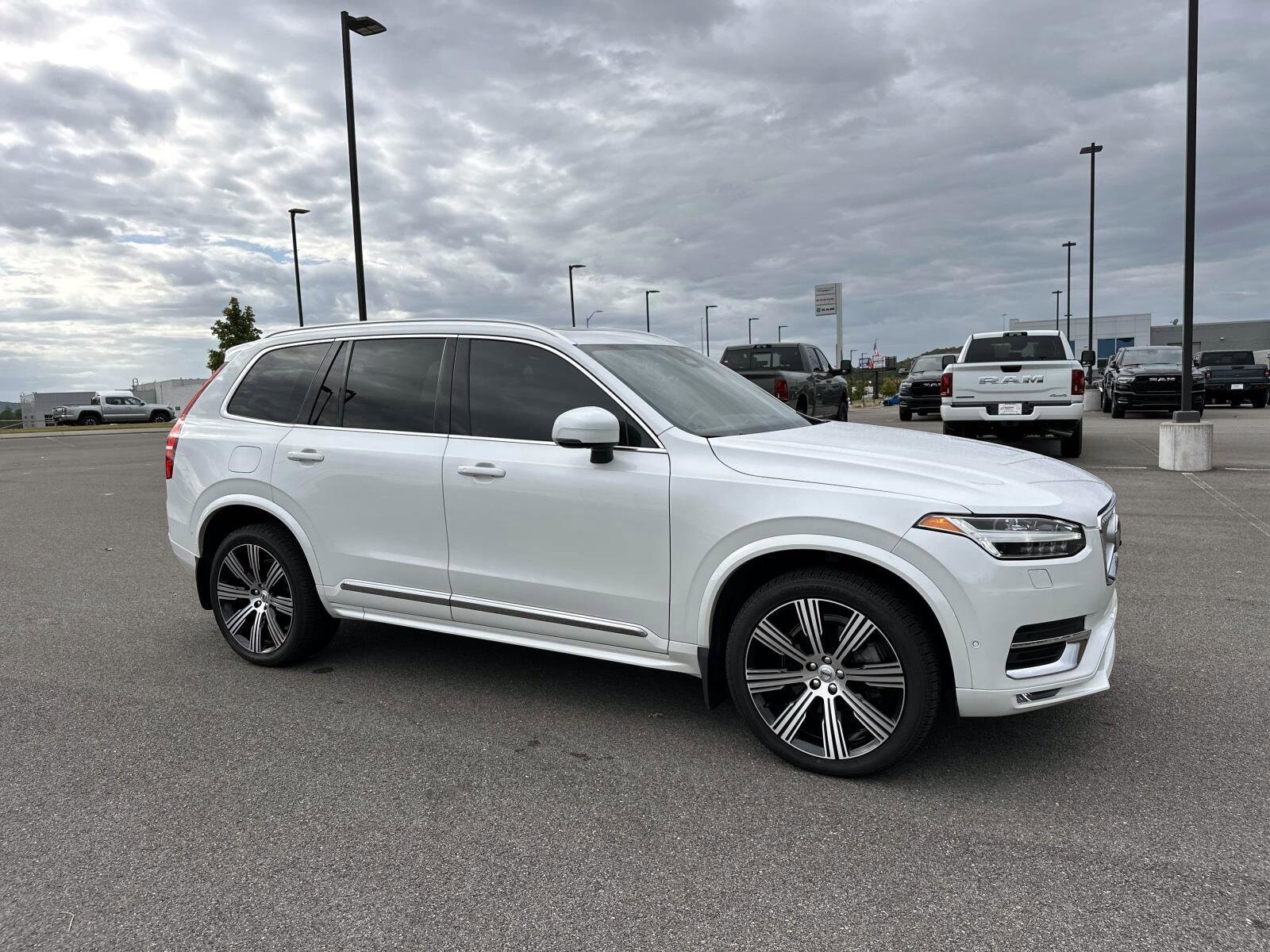 2023 Volvo XC90 AWD Ultimate photo 2
