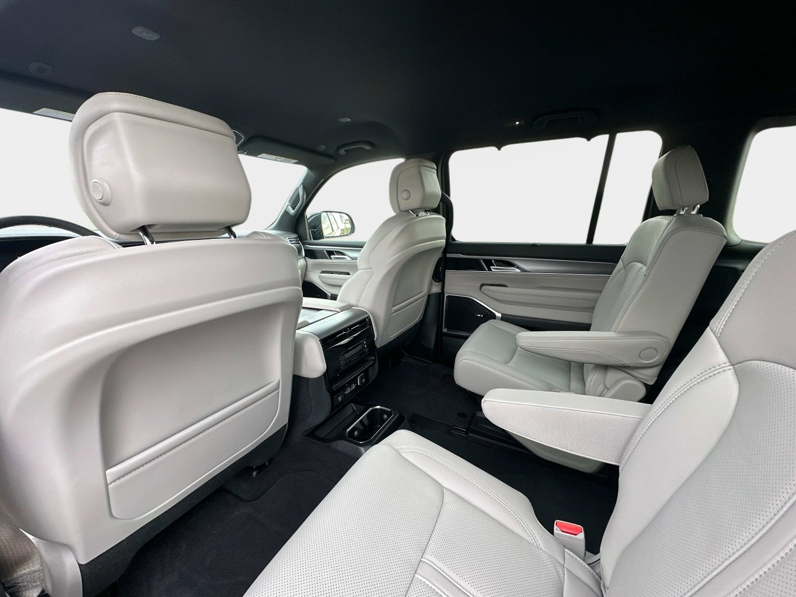 2025 Jeep Wagoneer Series II - Photo 21