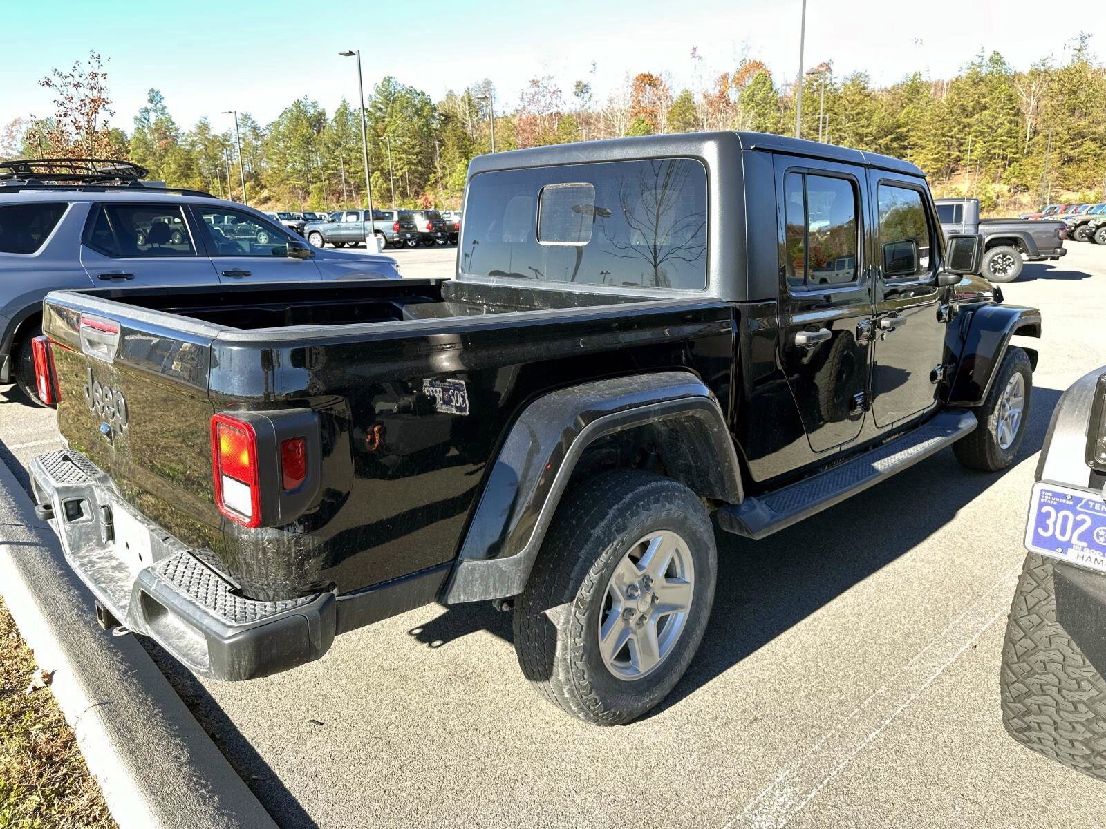 2022 Jeep Gladiator Sport S photo 3