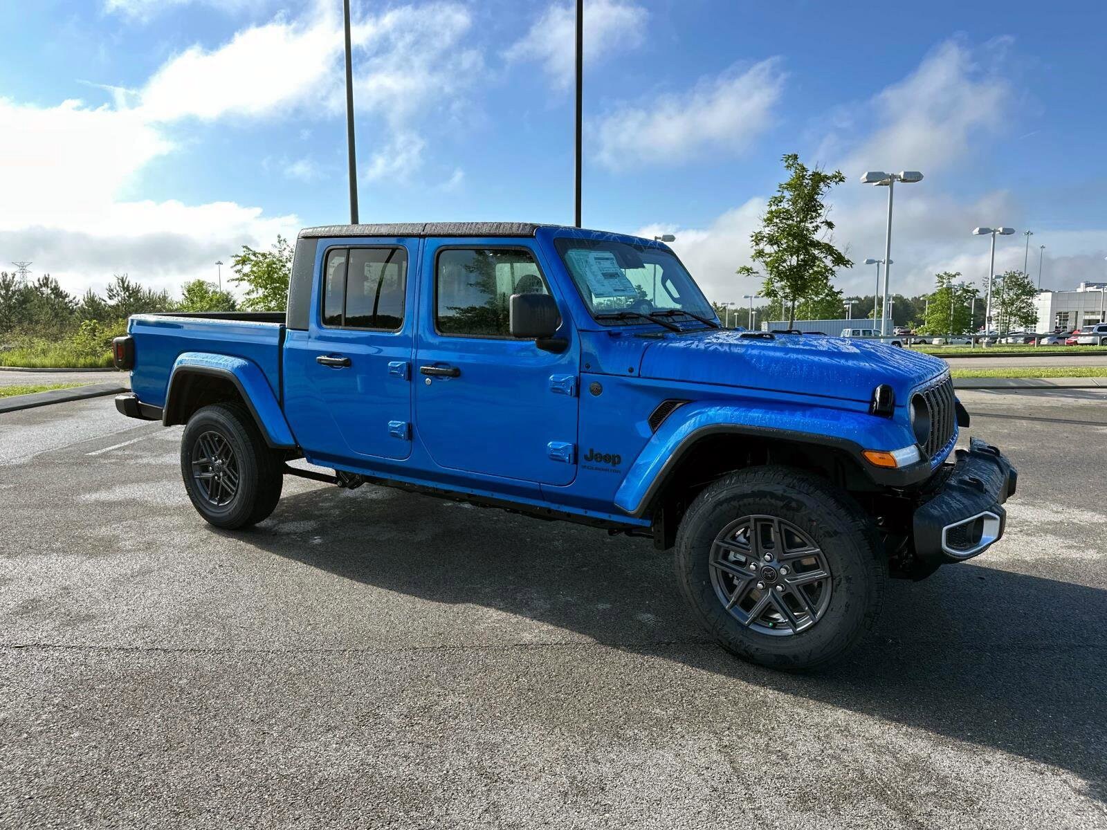 2025 Jeep Gladiator Sport photo 2