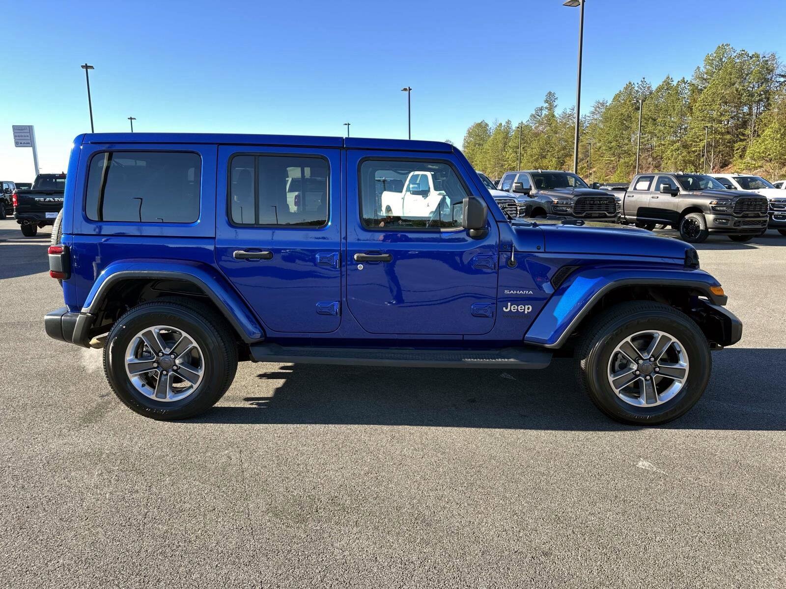 2018 Jeep Wrangler Unlimited Sahara photo 3
